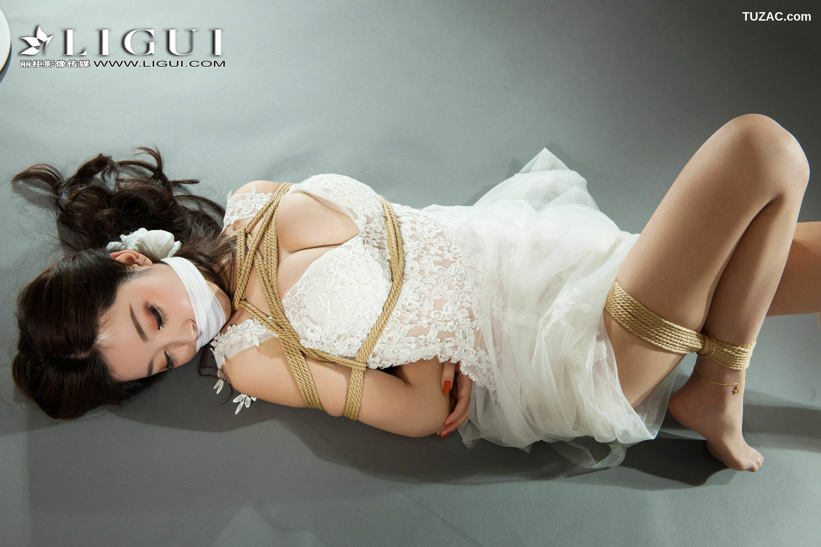 丽柜_筱筱《蕾丝长裙美束》 美腿丝足写真集[80P]