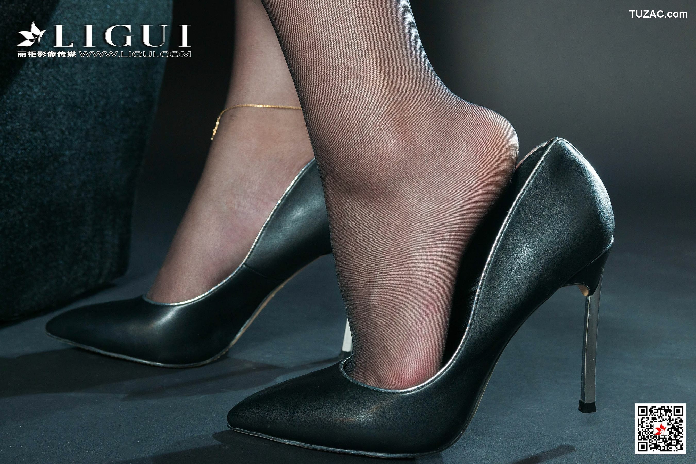 丽柜_腿模Lala《黑丝玉足OL》 写真集[70P]