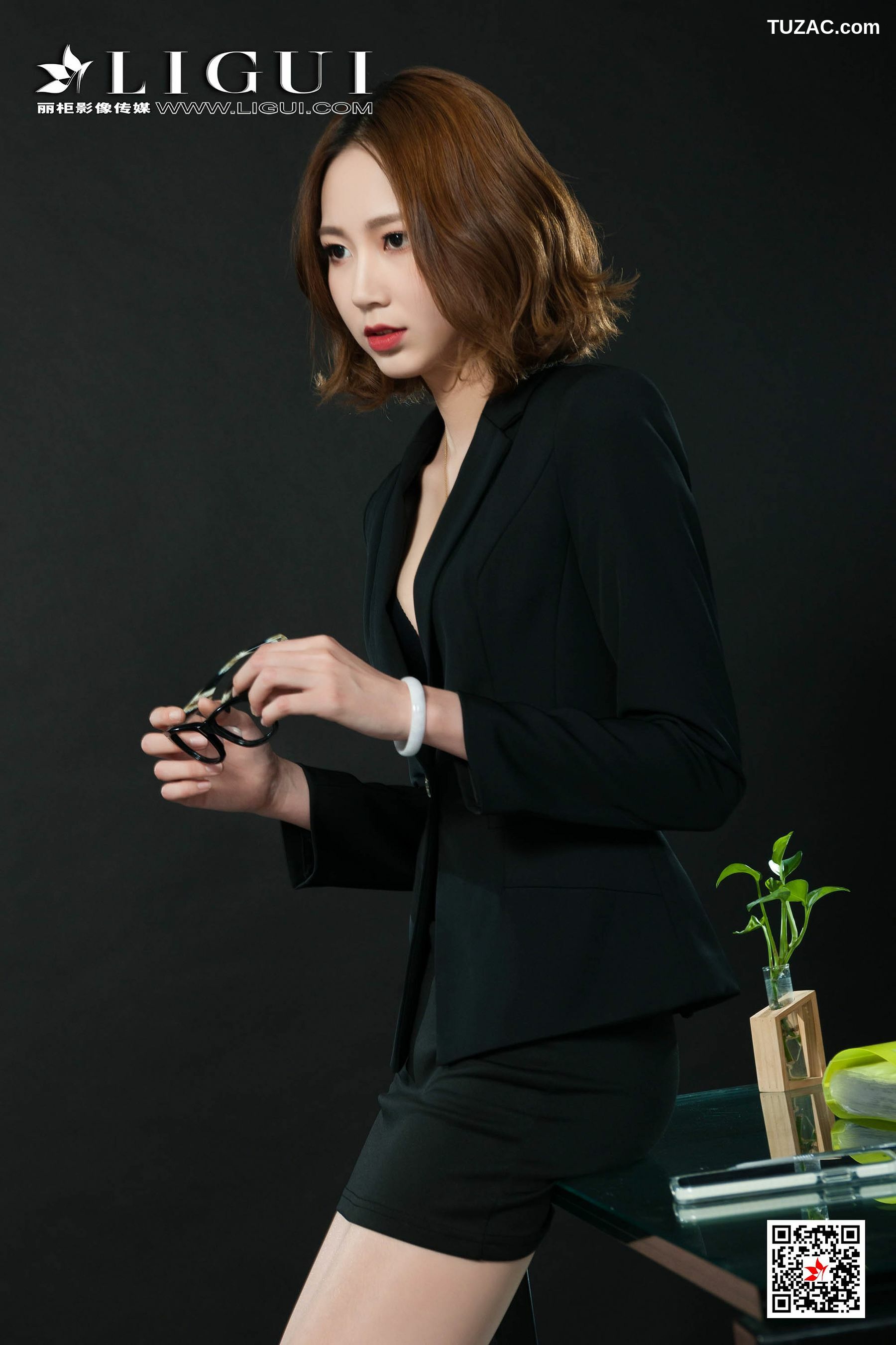 丽柜_腿模RITA《肉丝袜长腿丽人》 写真集[68P]