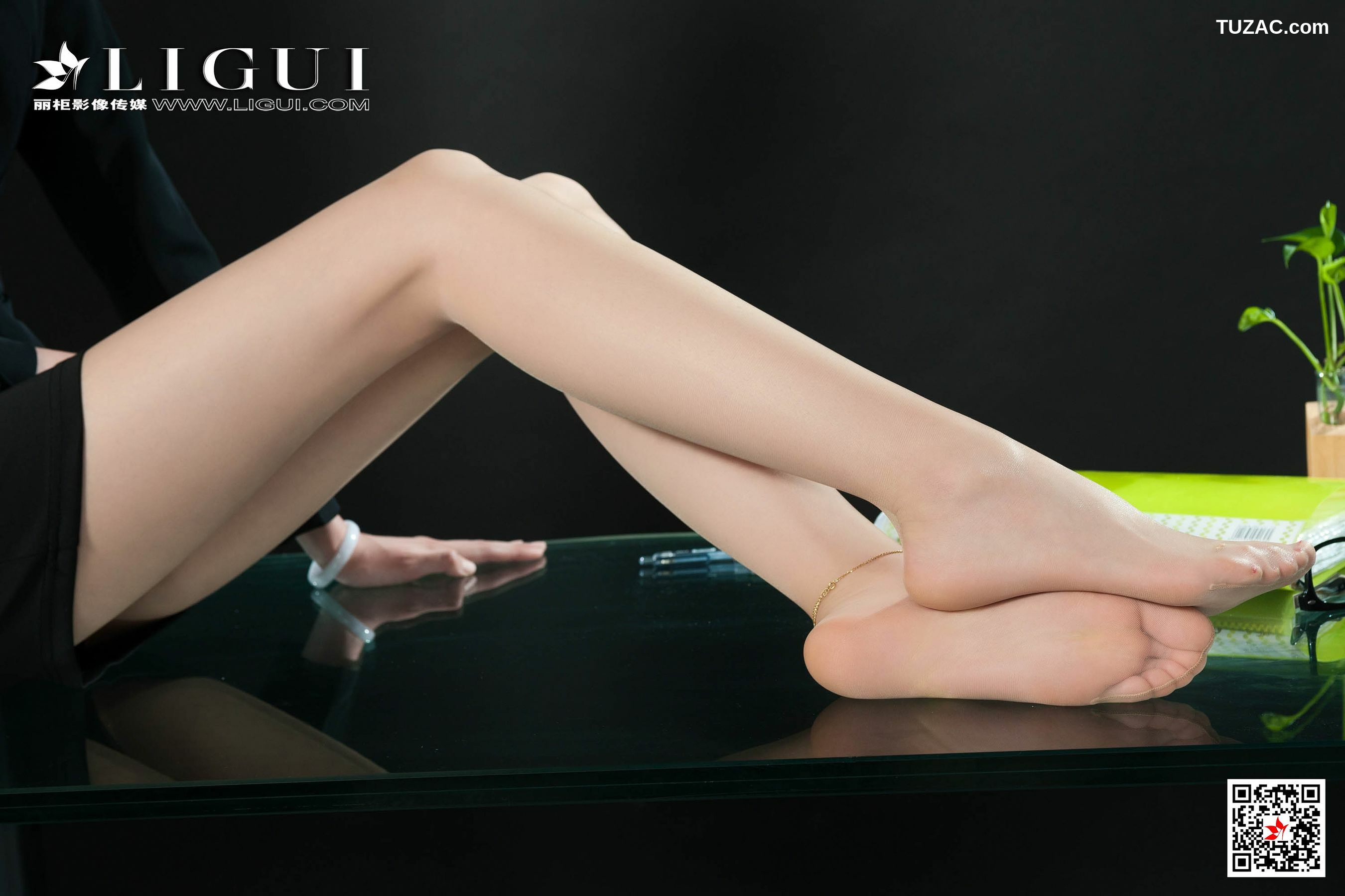 丽柜_腿模RITA《肉丝袜长腿丽人》 写真集[68P]