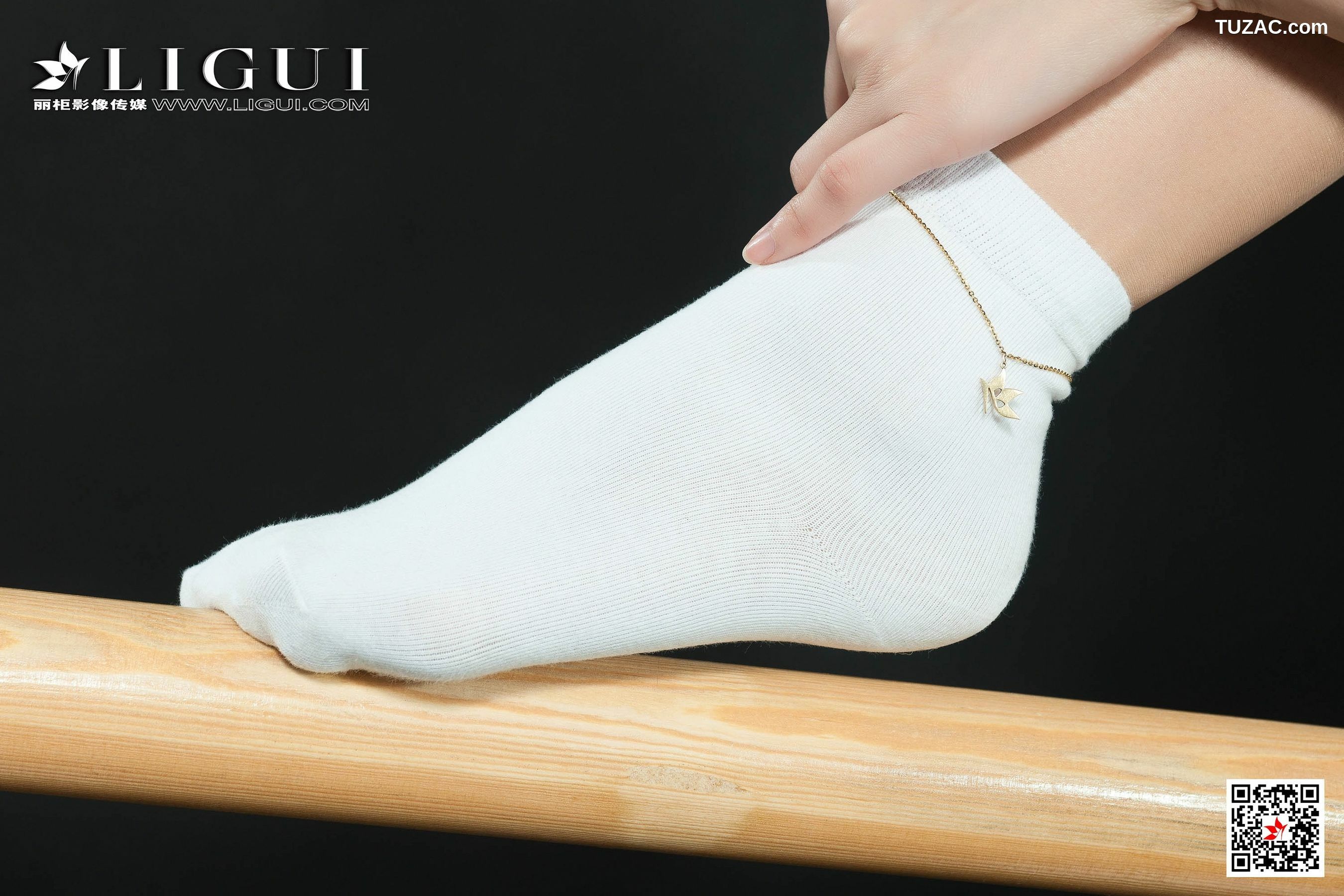 丽柜_腿模Xilly《健身丝足》 写真集[64P]