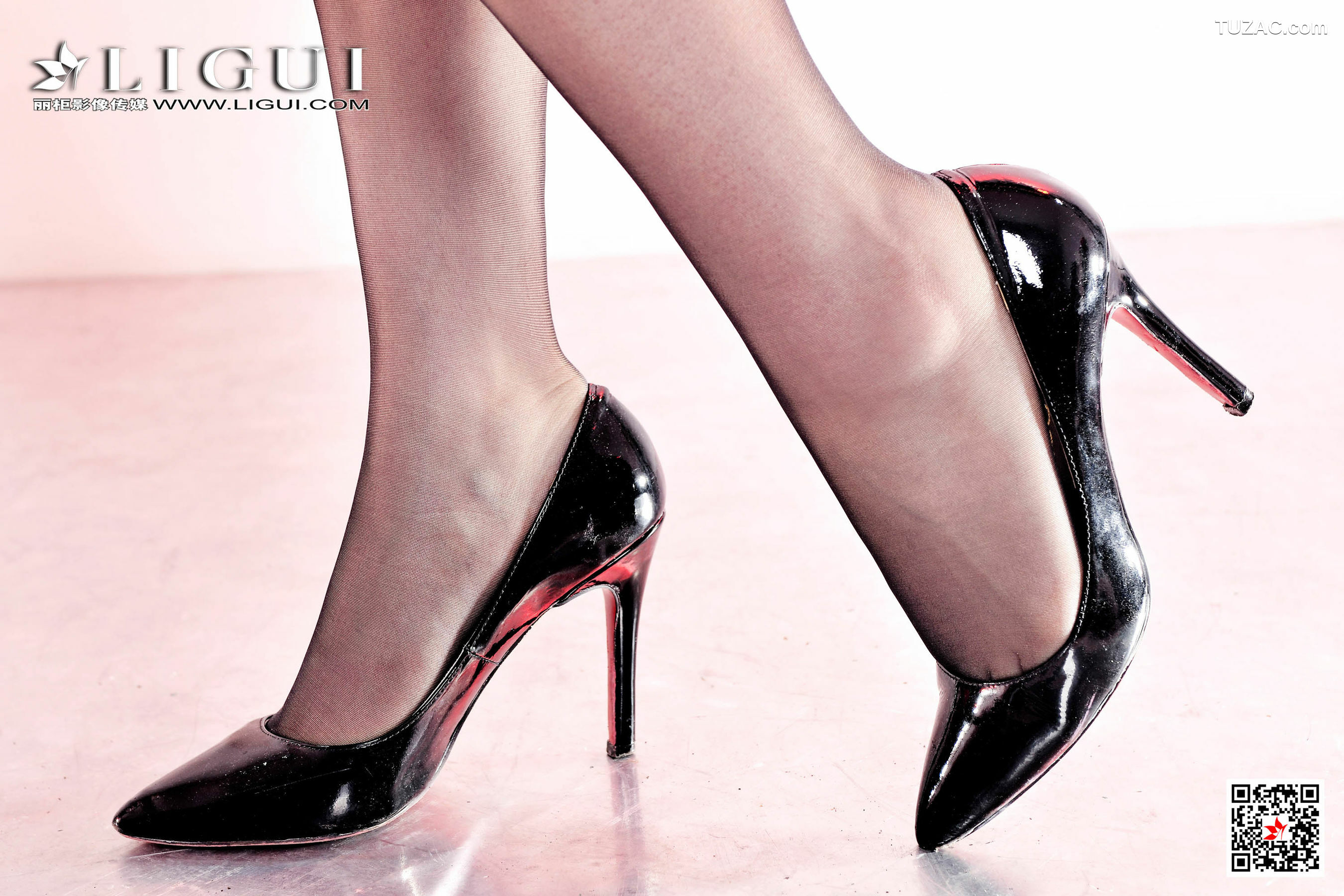 丽柜_腿模允儿《黑丝大长腿》 写真集[43P]