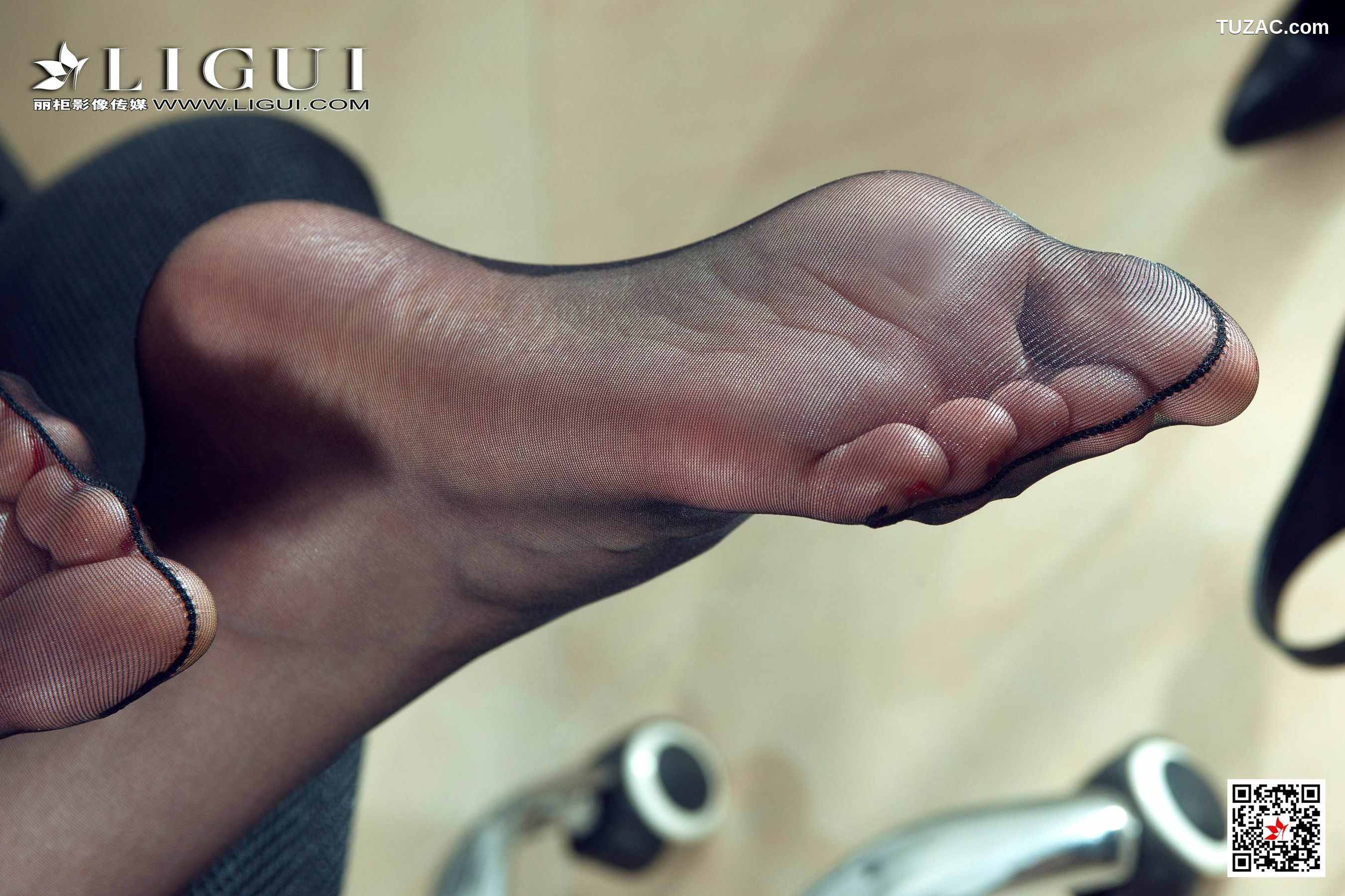 丽柜_腿模兔子《极品黑丝OL御姐》 网络丽人 写真集[101P]