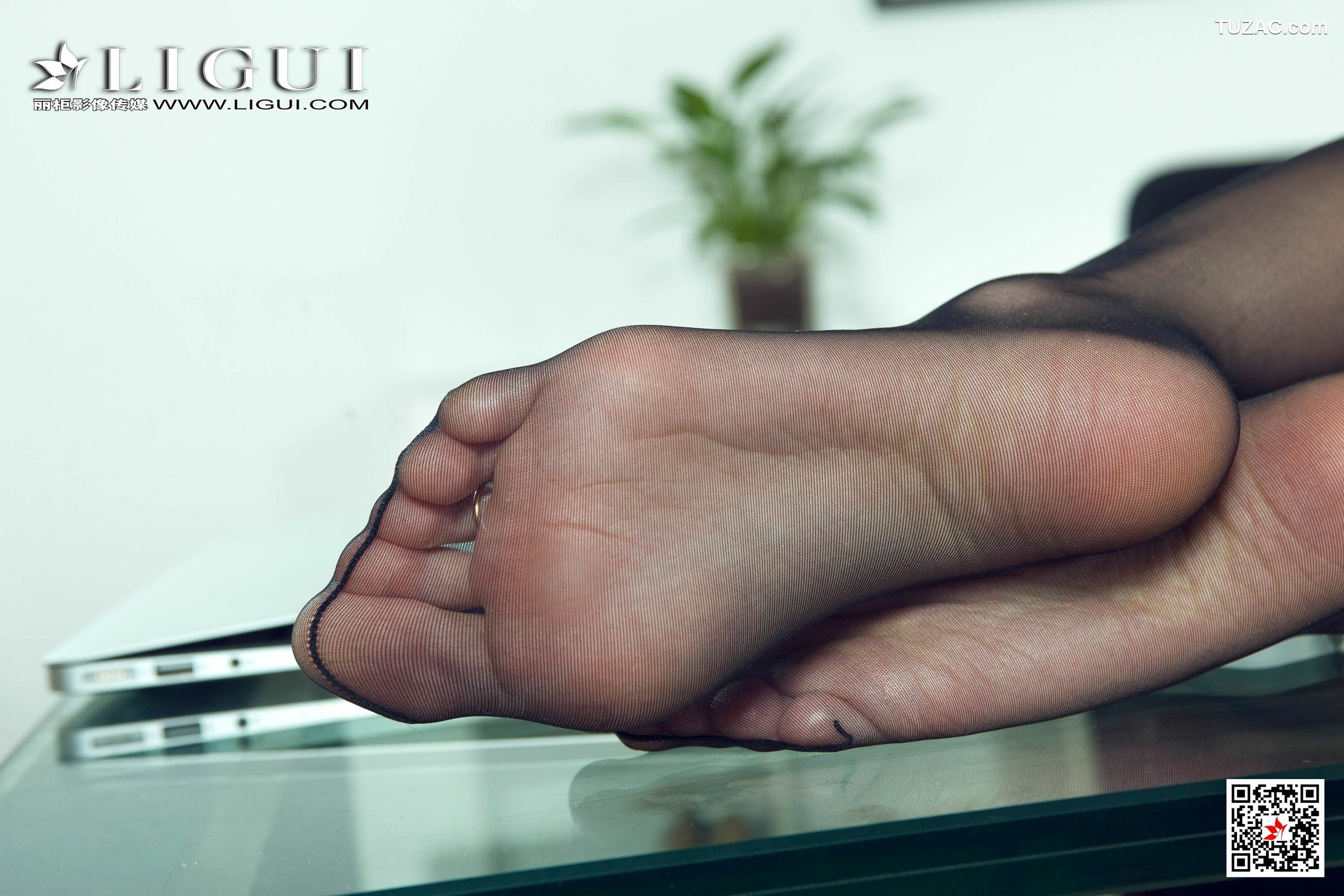 丽柜_腿模兔子《极品黑丝OL御姐》 网络丽人 写真集[101P]