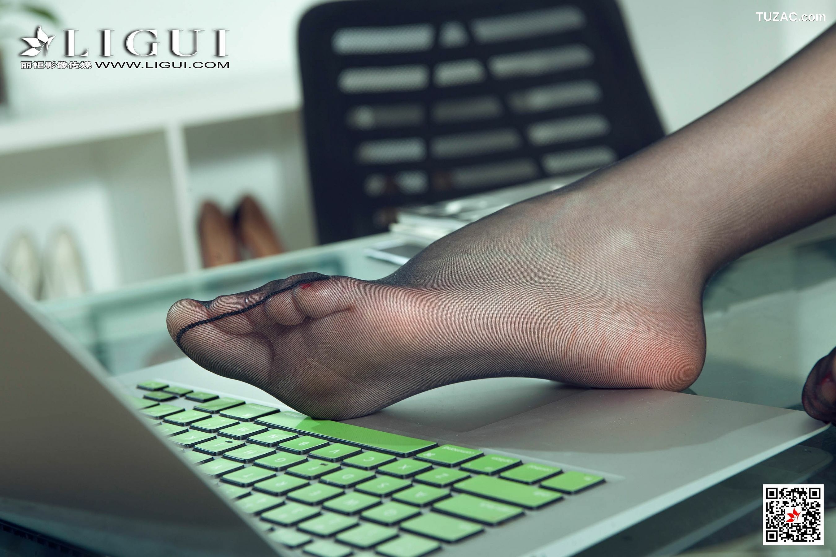 丽柜_腿模兔子《极品黑丝OL御姐》 网络丽人 写真集[101P]