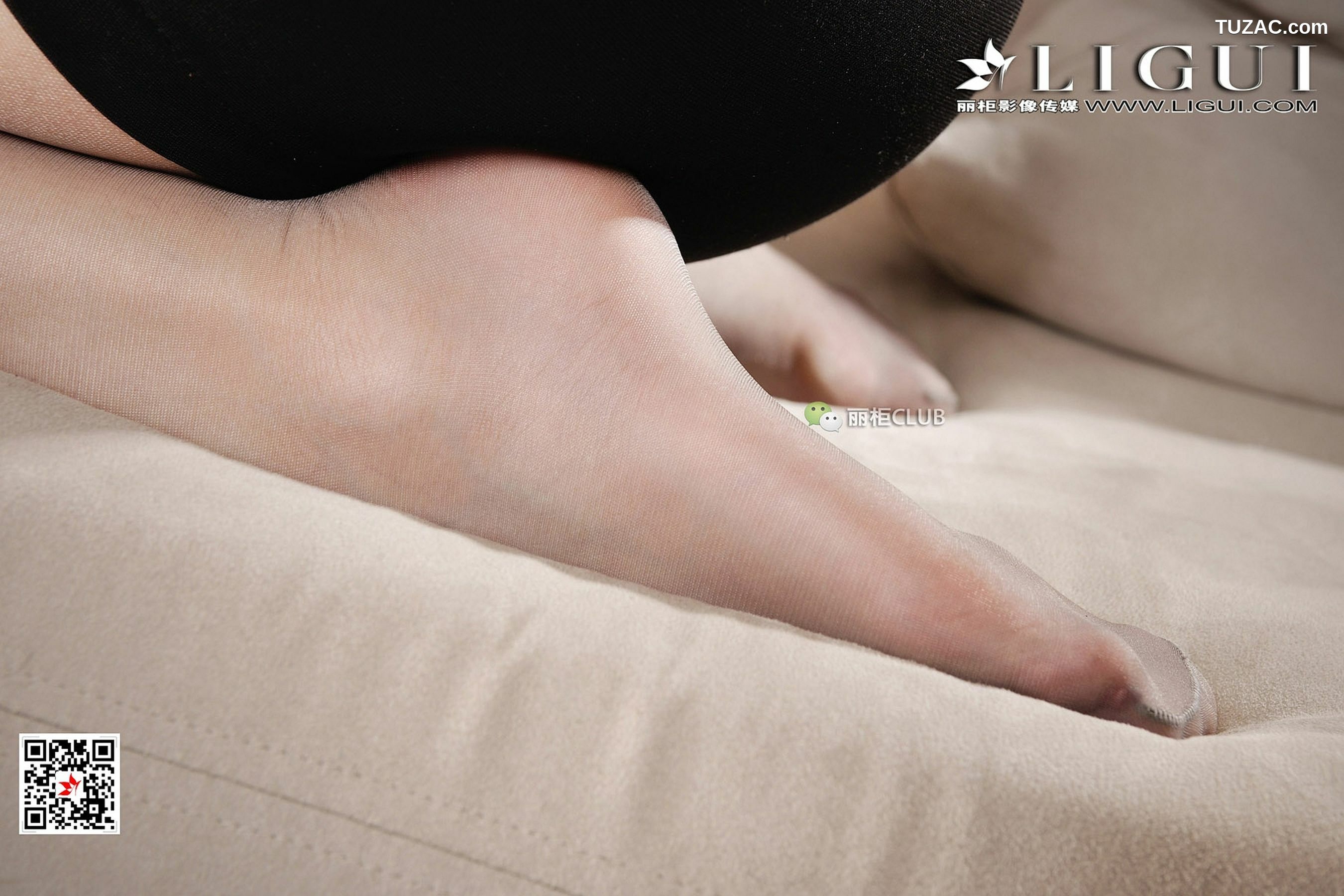 丽柜_腿模可馨《OL肉丝袜》 写真集[88P]