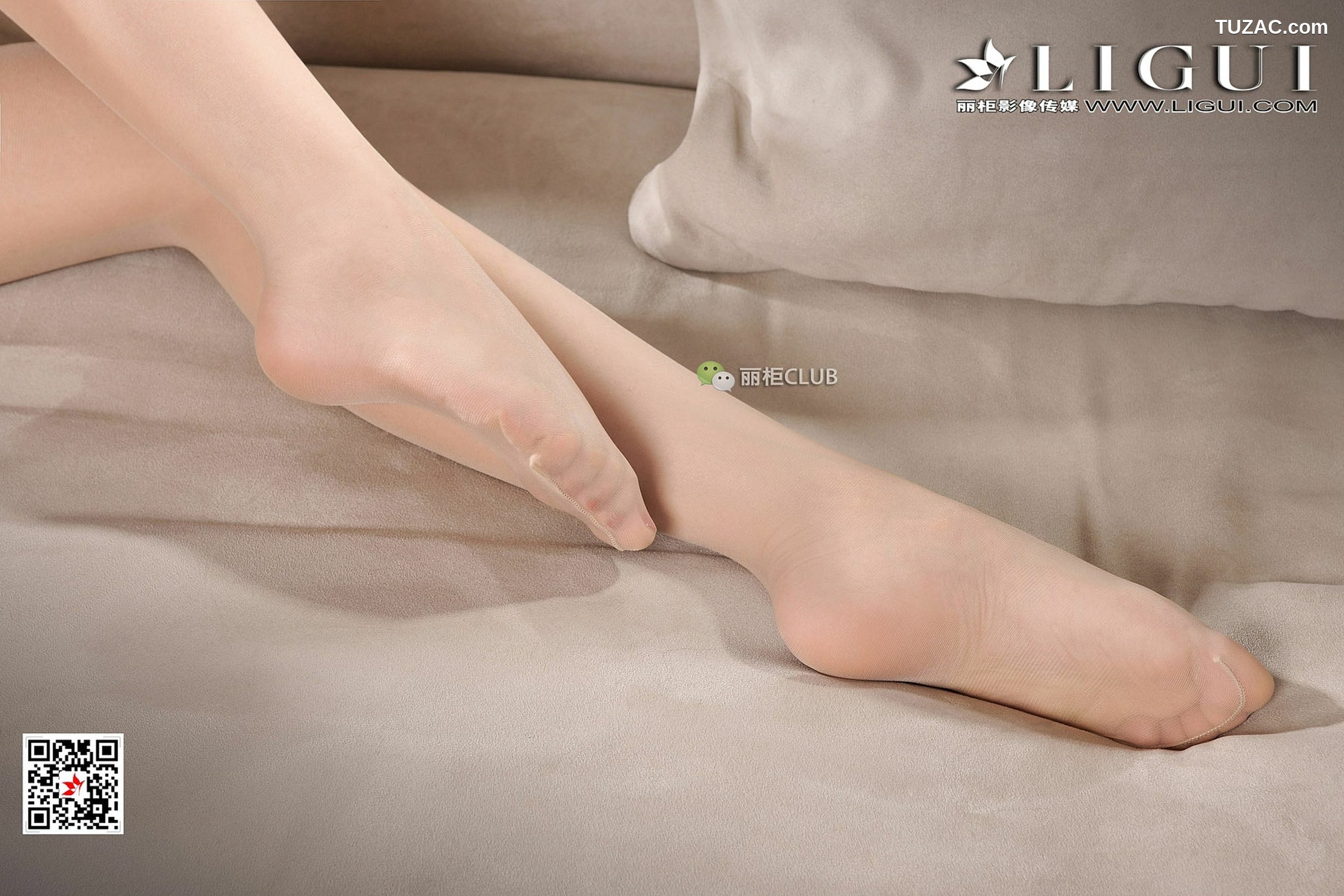 丽柜_腿模可馨《OL肉丝袜》 写真集[88P]