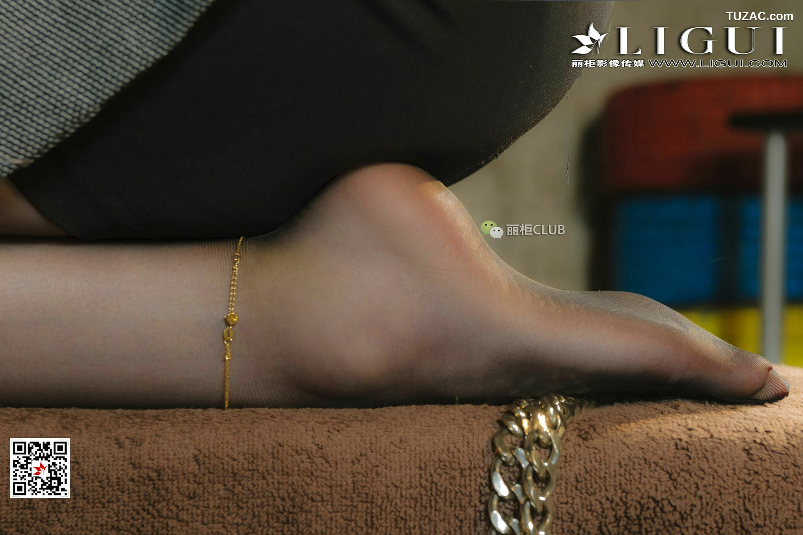 丽柜_腿模小戈《黑丝女王》 写真集[70P]