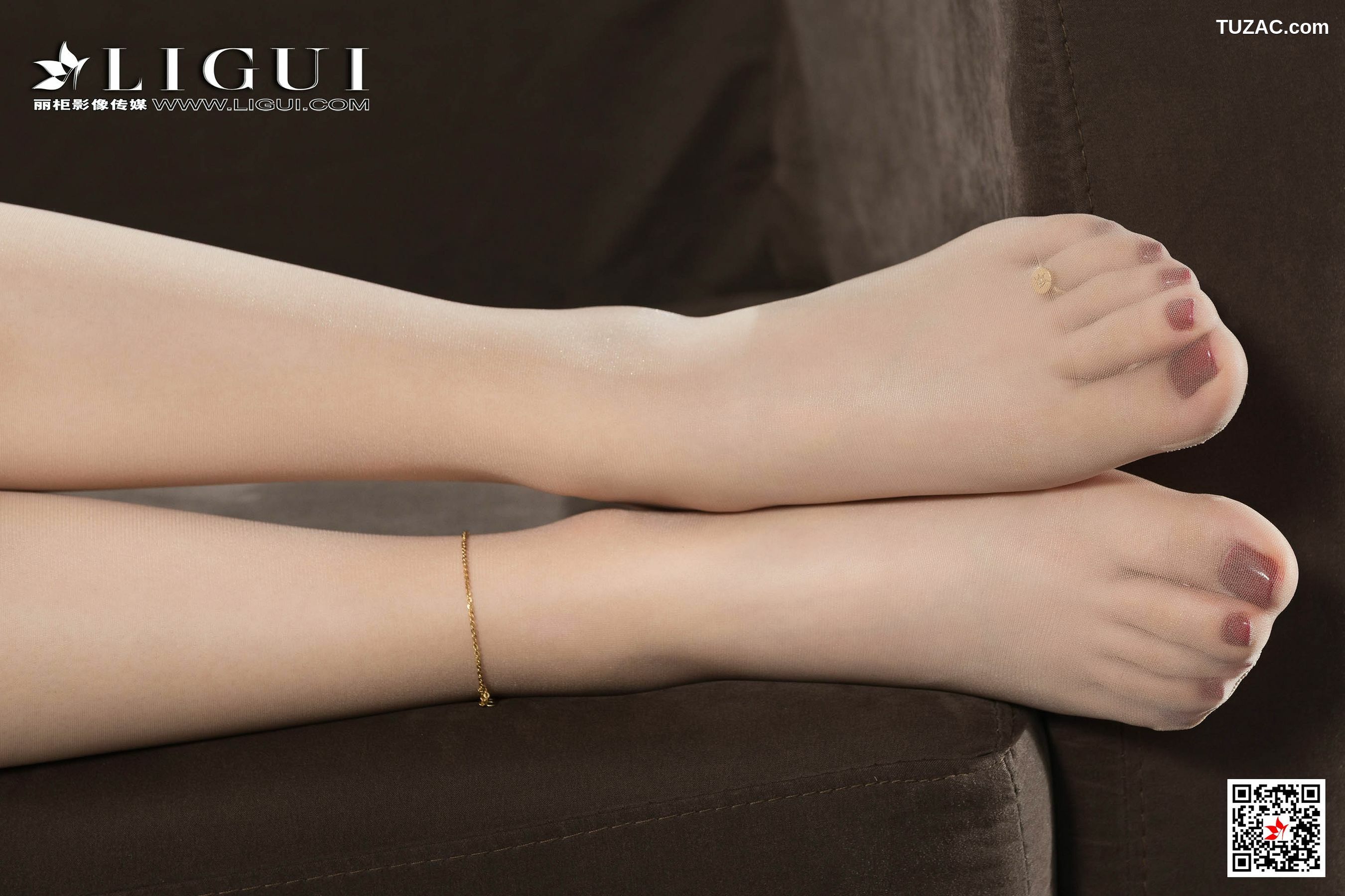 丽柜_腿模泷儿《长腿肉丝OL》 写真集[47P]