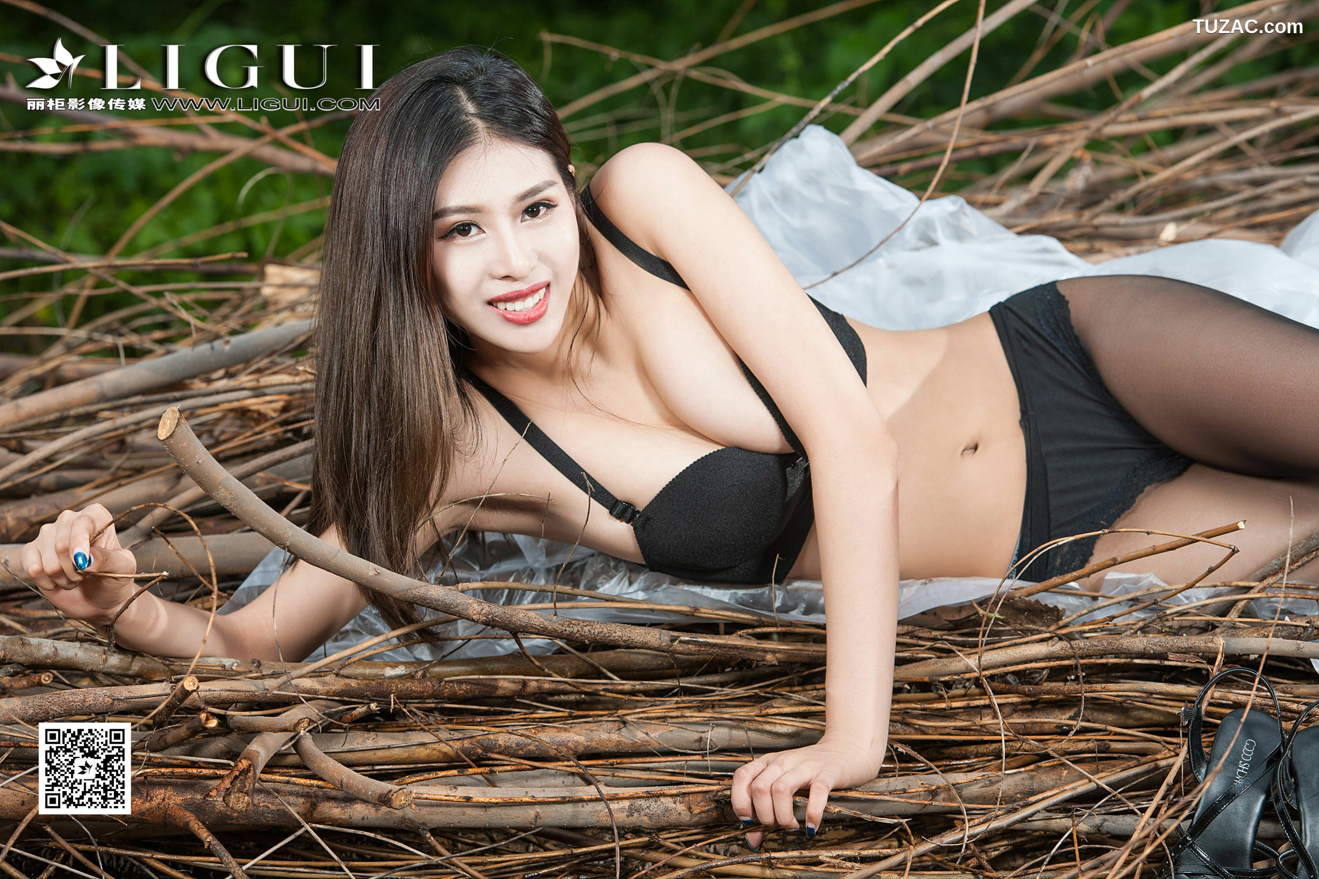 丽柜_腿模温蒂《塑料外衣+黑丝美腿》 丝足写真集[29P]