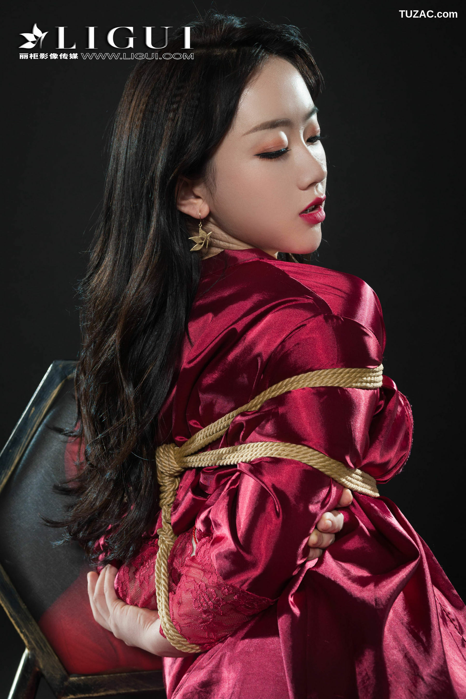 丽柜_腿模然然《优雅高贵睡衣丝足》 写真集[63P]