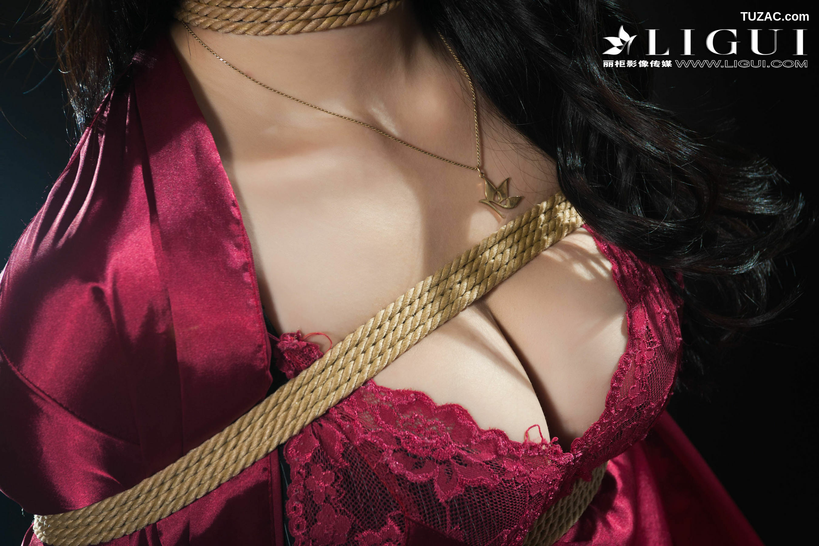 丽柜_腿模然然《优雅高贵睡衣丝足》 写真集[63P]