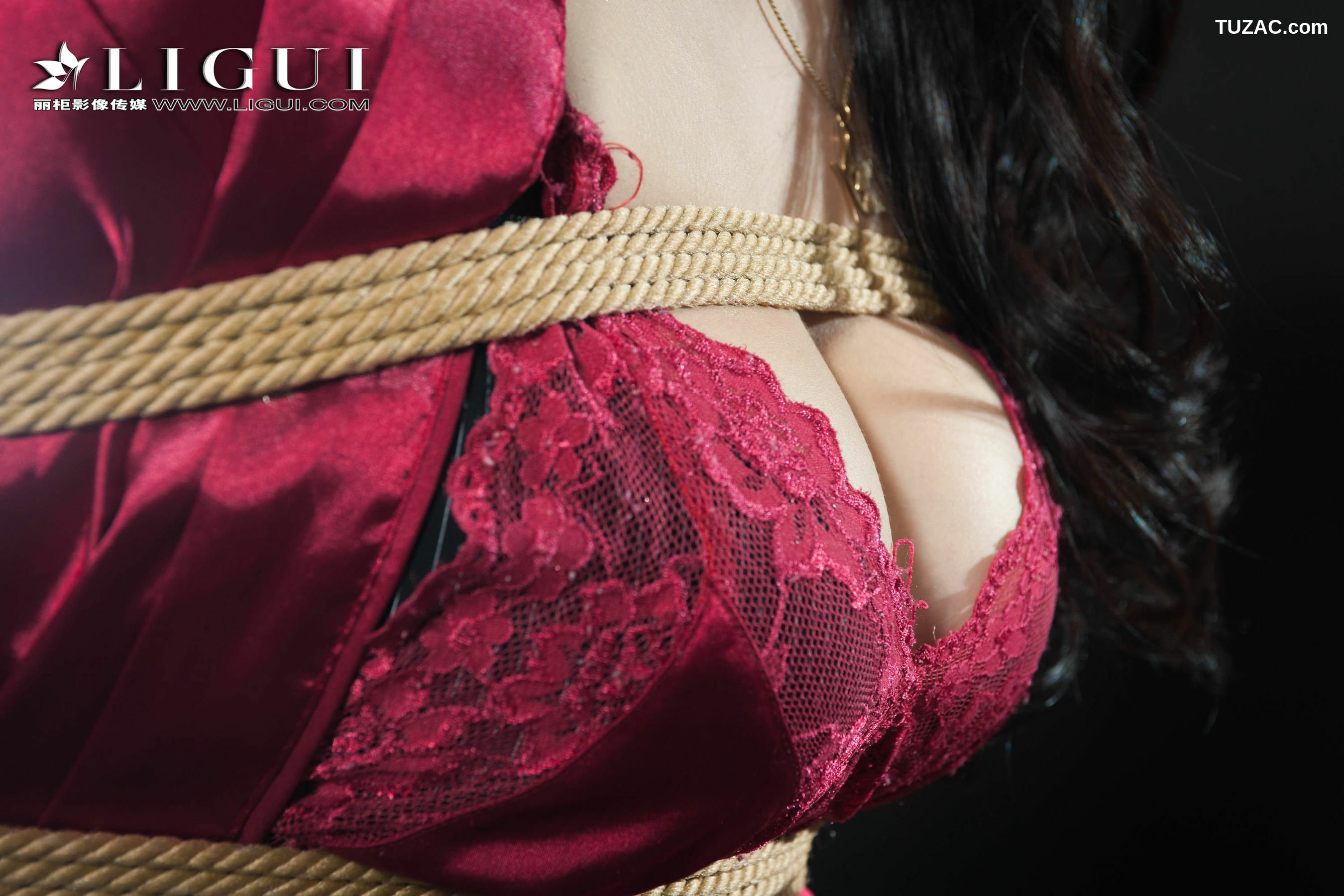 丽柜_腿模然然《优雅高贵睡衣丝足》 写真集[63P]