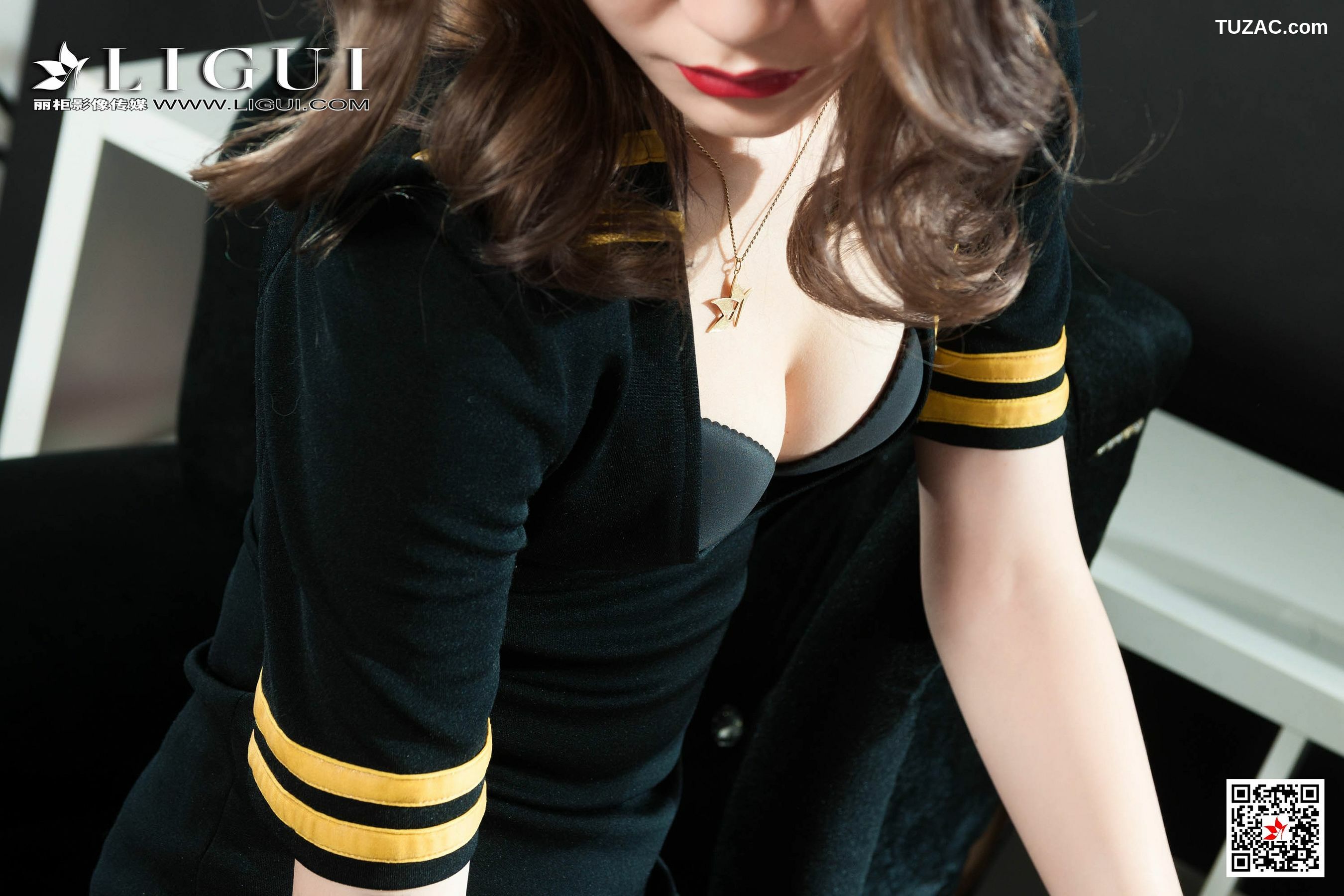 丽柜_腿模璇璇《黑丝空姐制服》 网络丽人 写真集[51P]