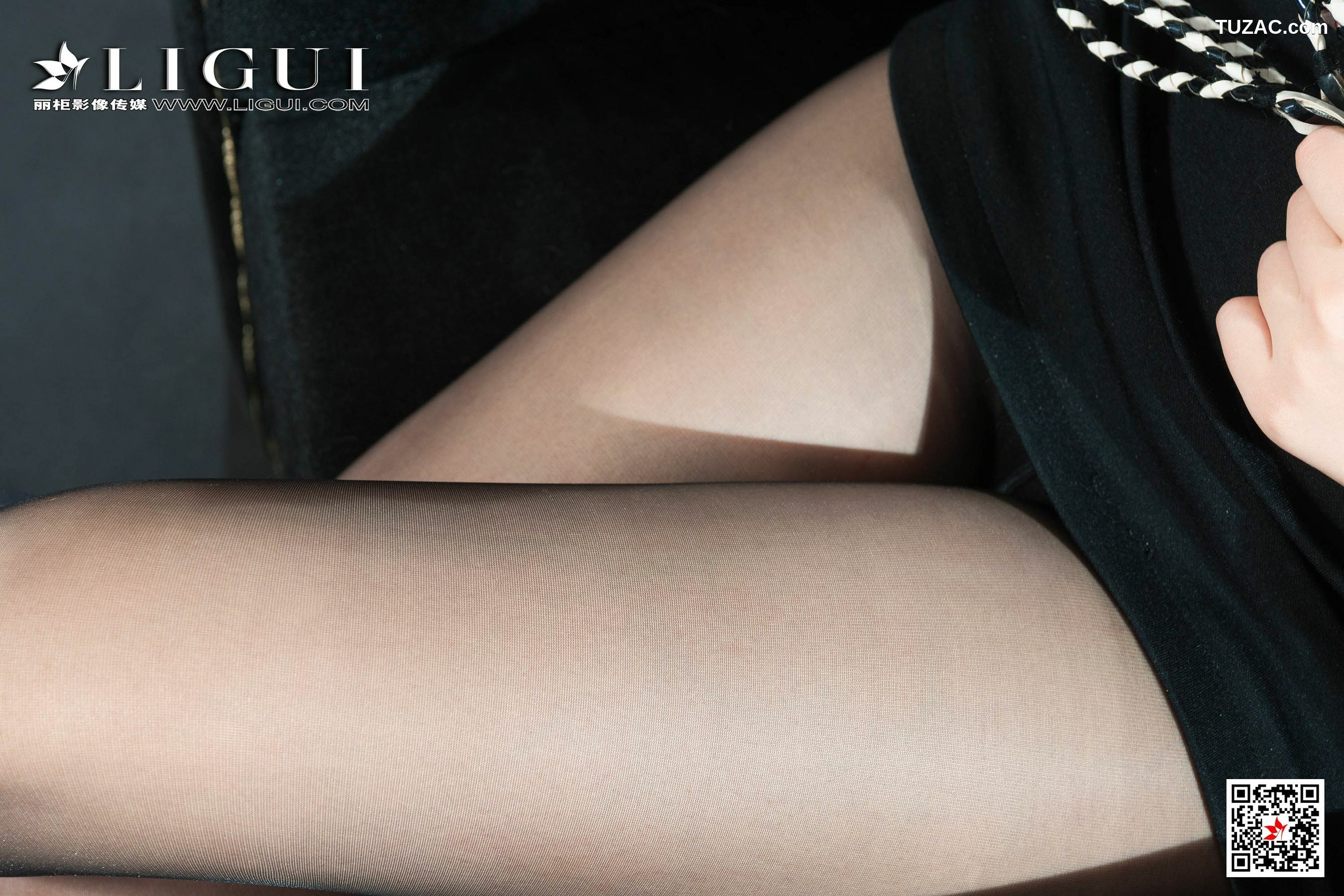 丽柜_腿模璇璇《黑丝空姐制服》 网络丽人 写真集[51P]