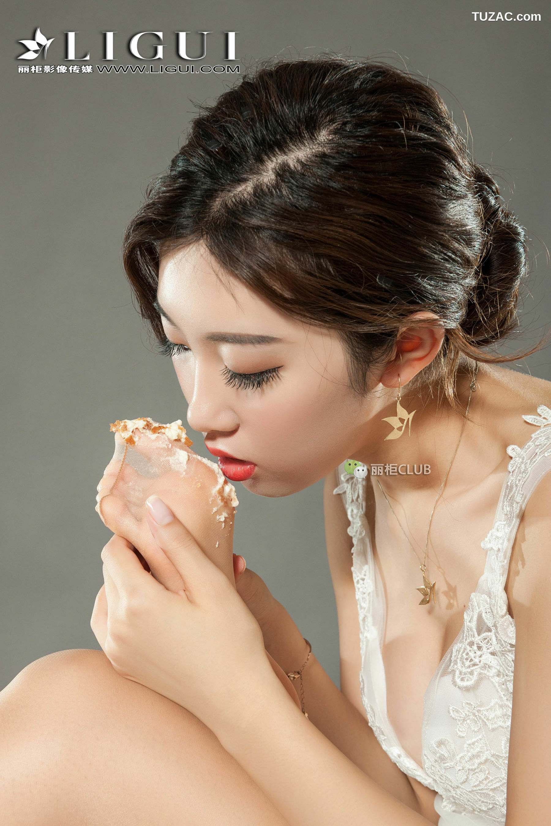 丽柜_腿模筱筱《披萨丝足》 写真集[70P]