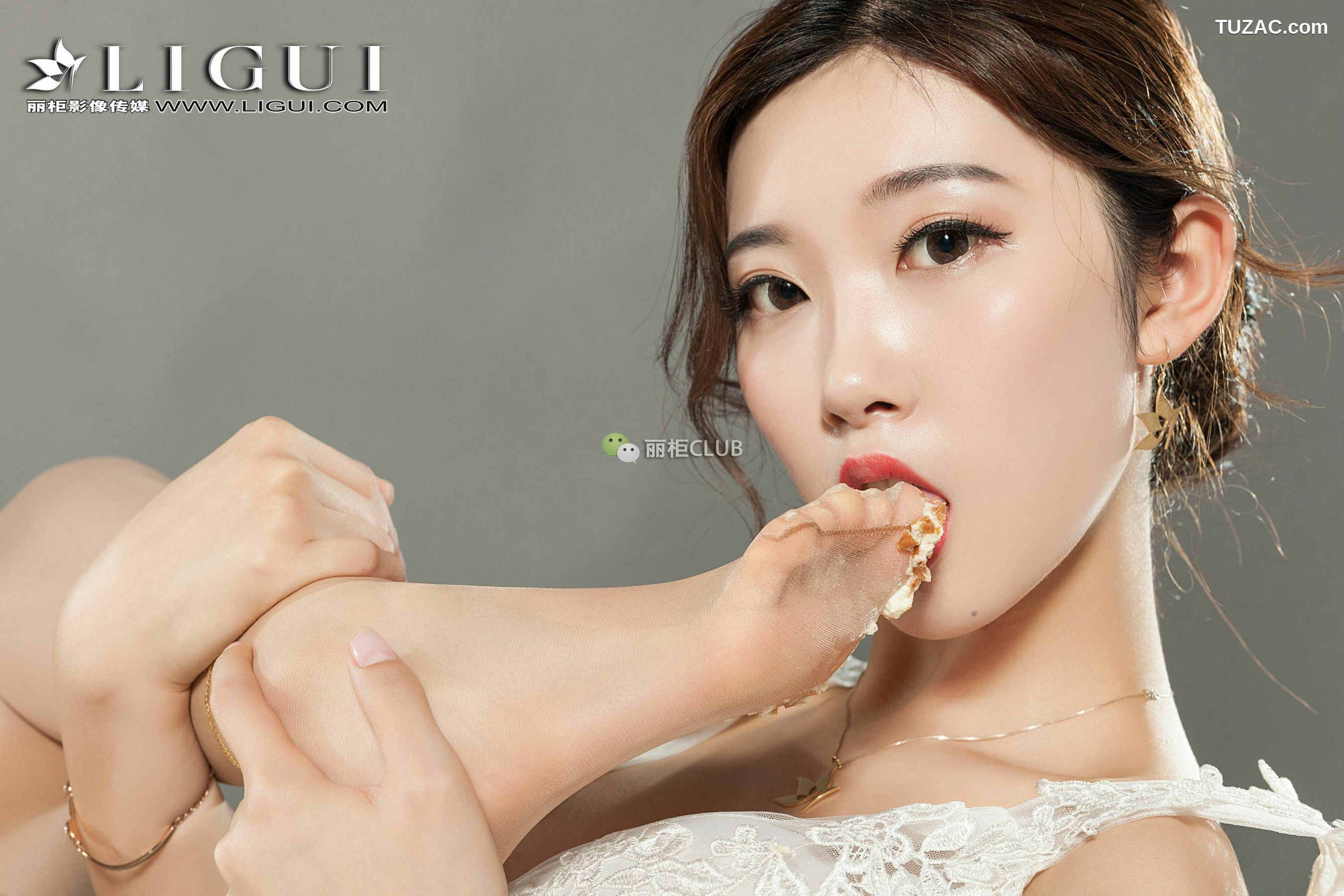 丽柜_腿模筱筱《披萨丝足》 写真集[70P]
