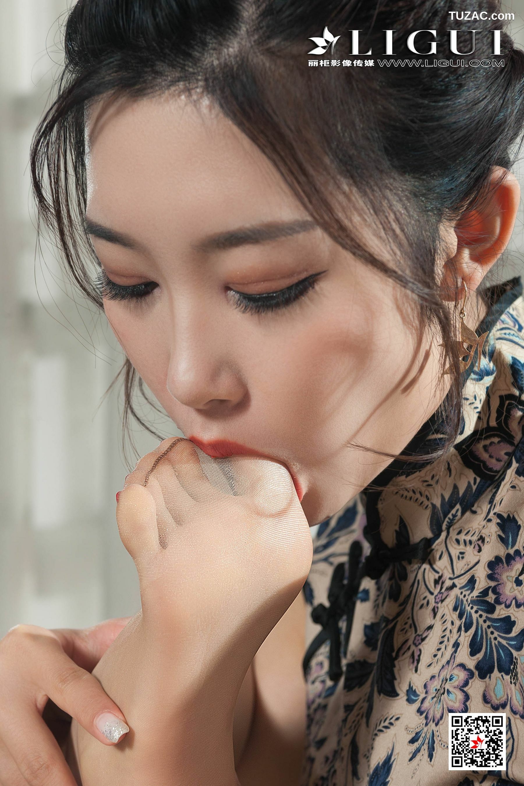 丽柜_腿模筱筱《旗袍茶足》 网络丽人 [57P]