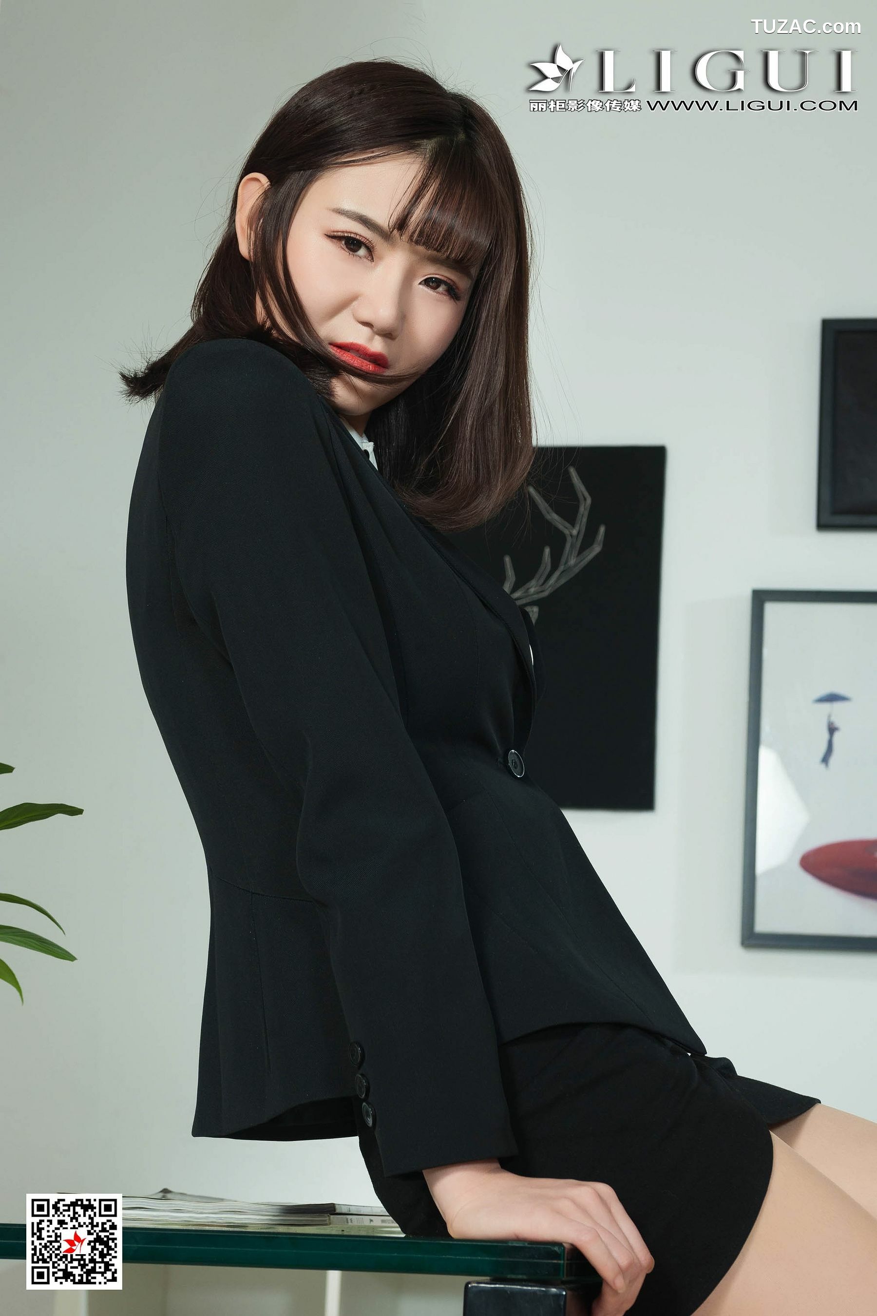 丽柜_腿模静儿《办公室肉丝袜美腿OL》 写真集[53P]