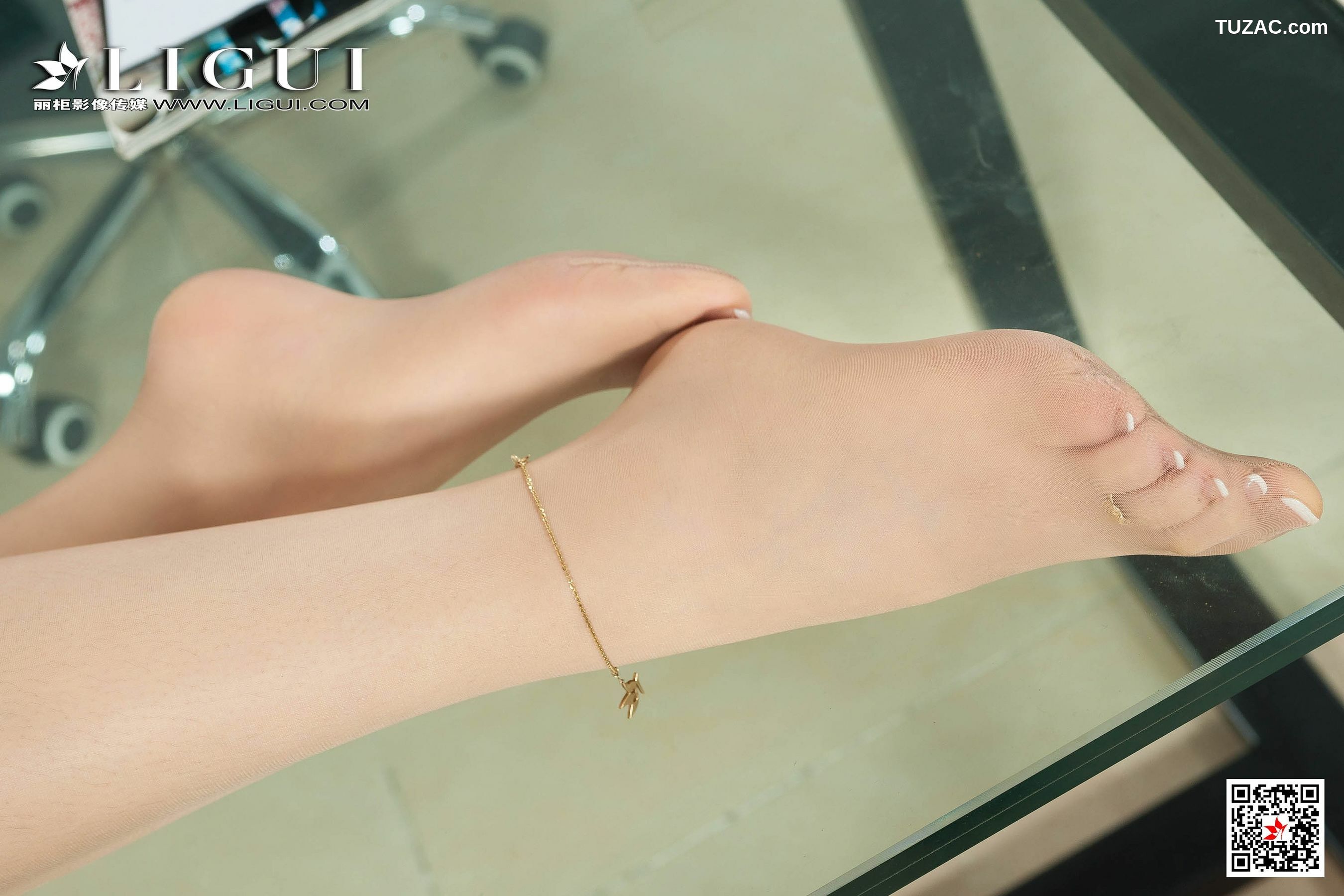 丽柜_腿模静儿《办公室肉丝袜美腿OL》 写真集[53P]