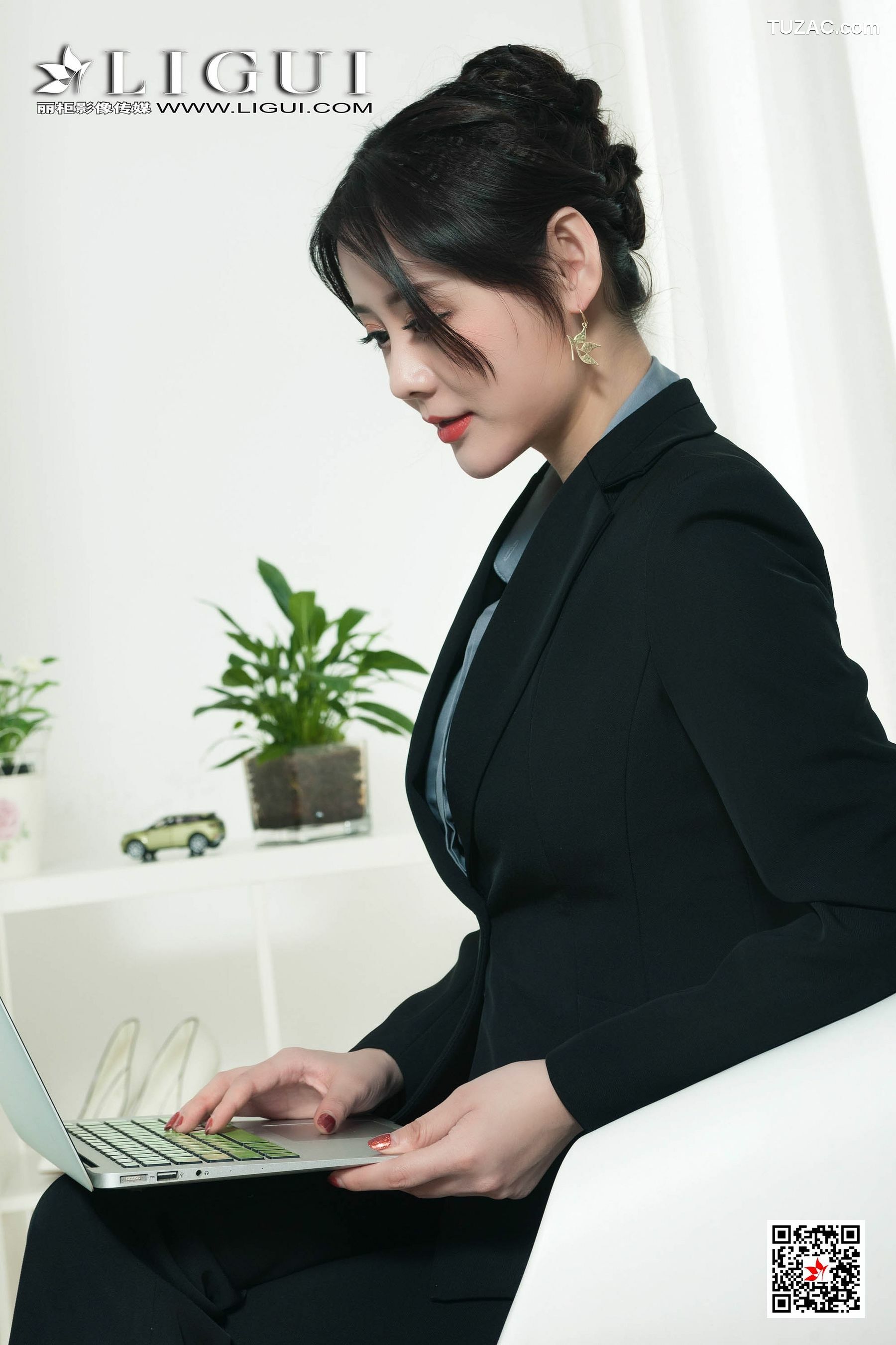 丽柜_苏曼《紧身裤OL女郎》 网络丽人 写真集[62P]