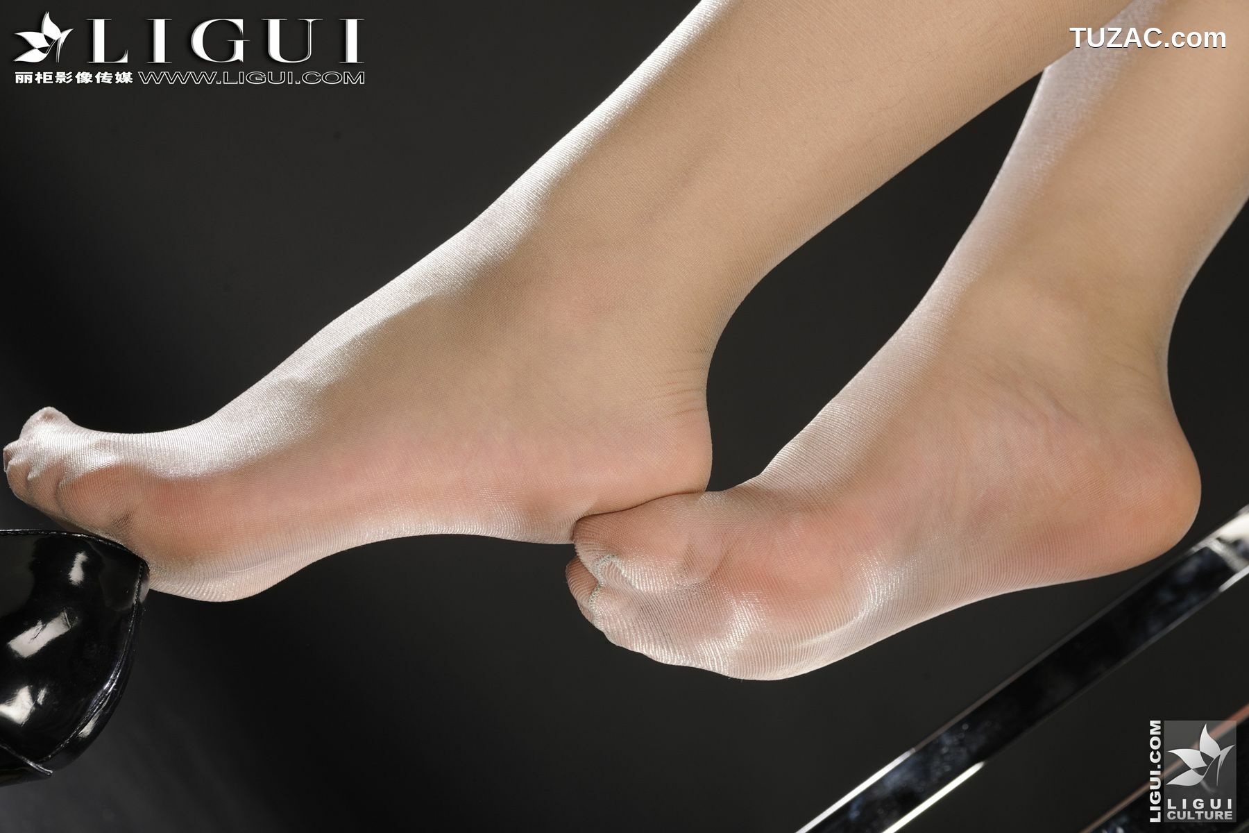 丽柜_英子《俏丽女秘书》 Model 美腿玉足写真图片[45P]