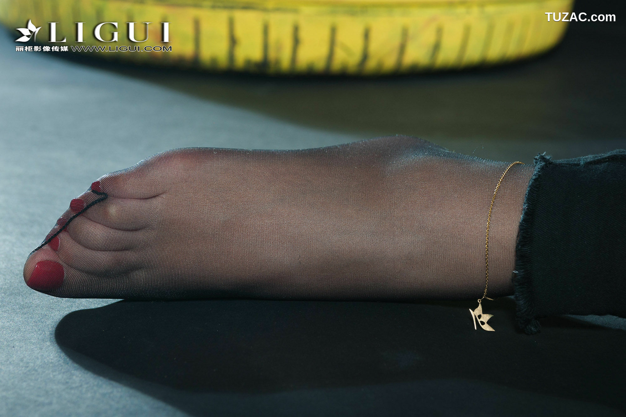 丽柜_赵维拉《牛仔黑丝女郎》 网络丽人 写真集[64P]