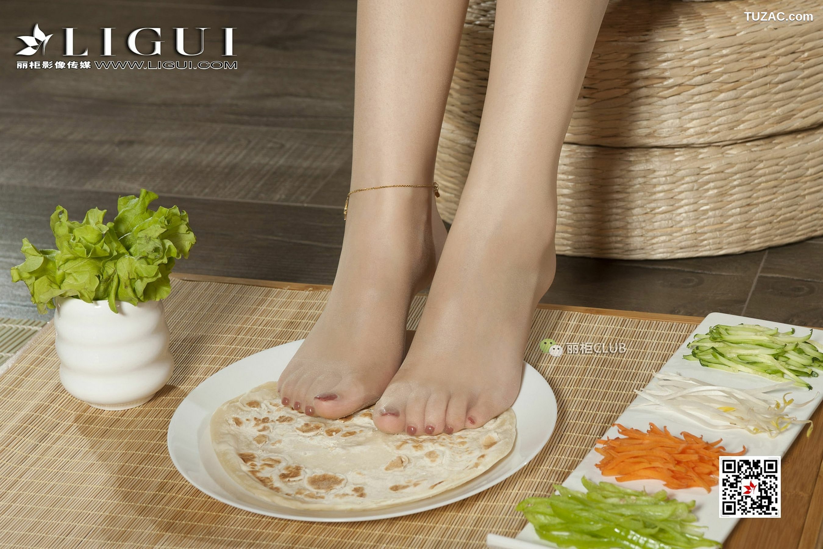 丽柜_足模Vicky《丝足美食》 写真集[69P]