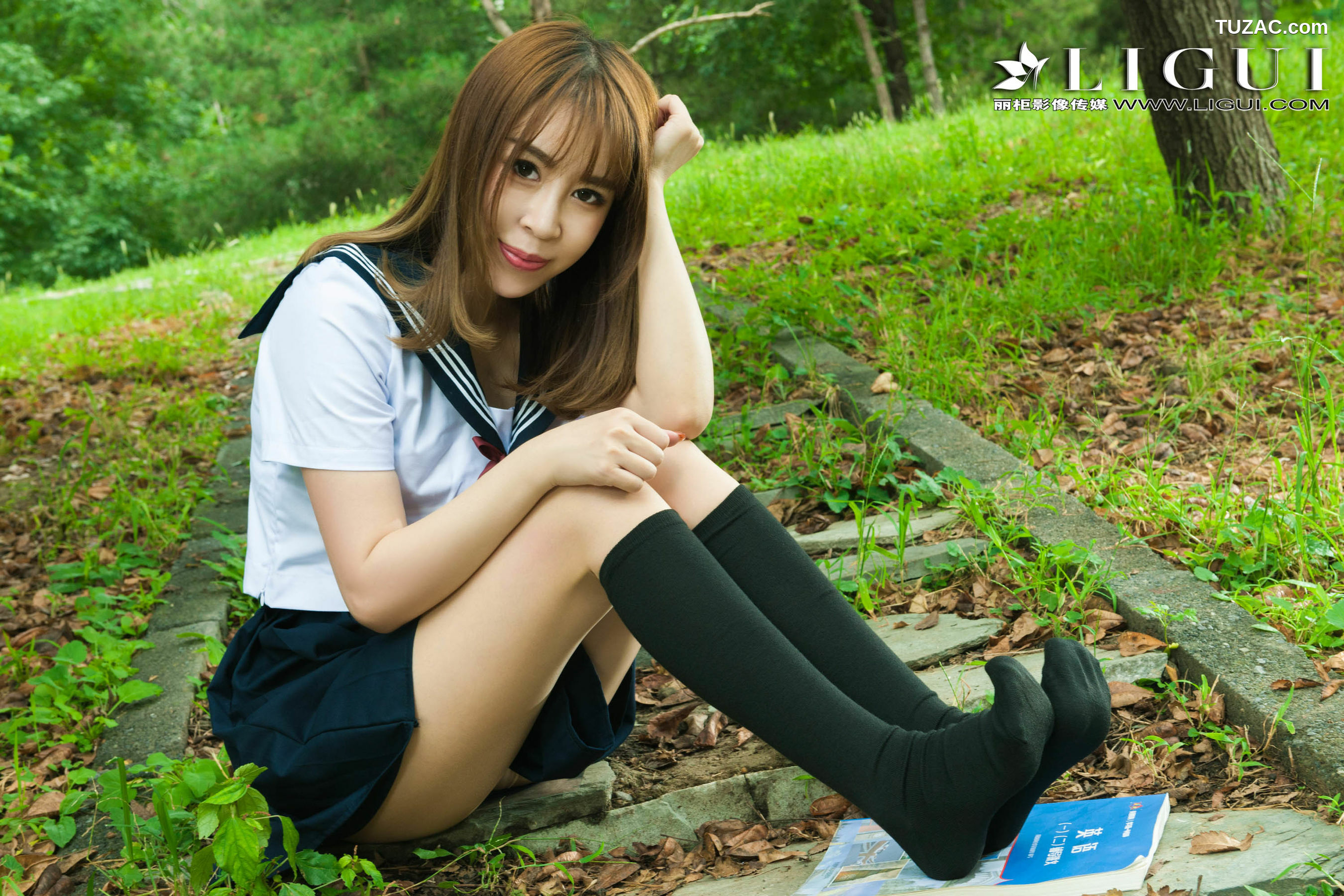 丽柜_足模Vicky《校花玉足》 写真集[73P]