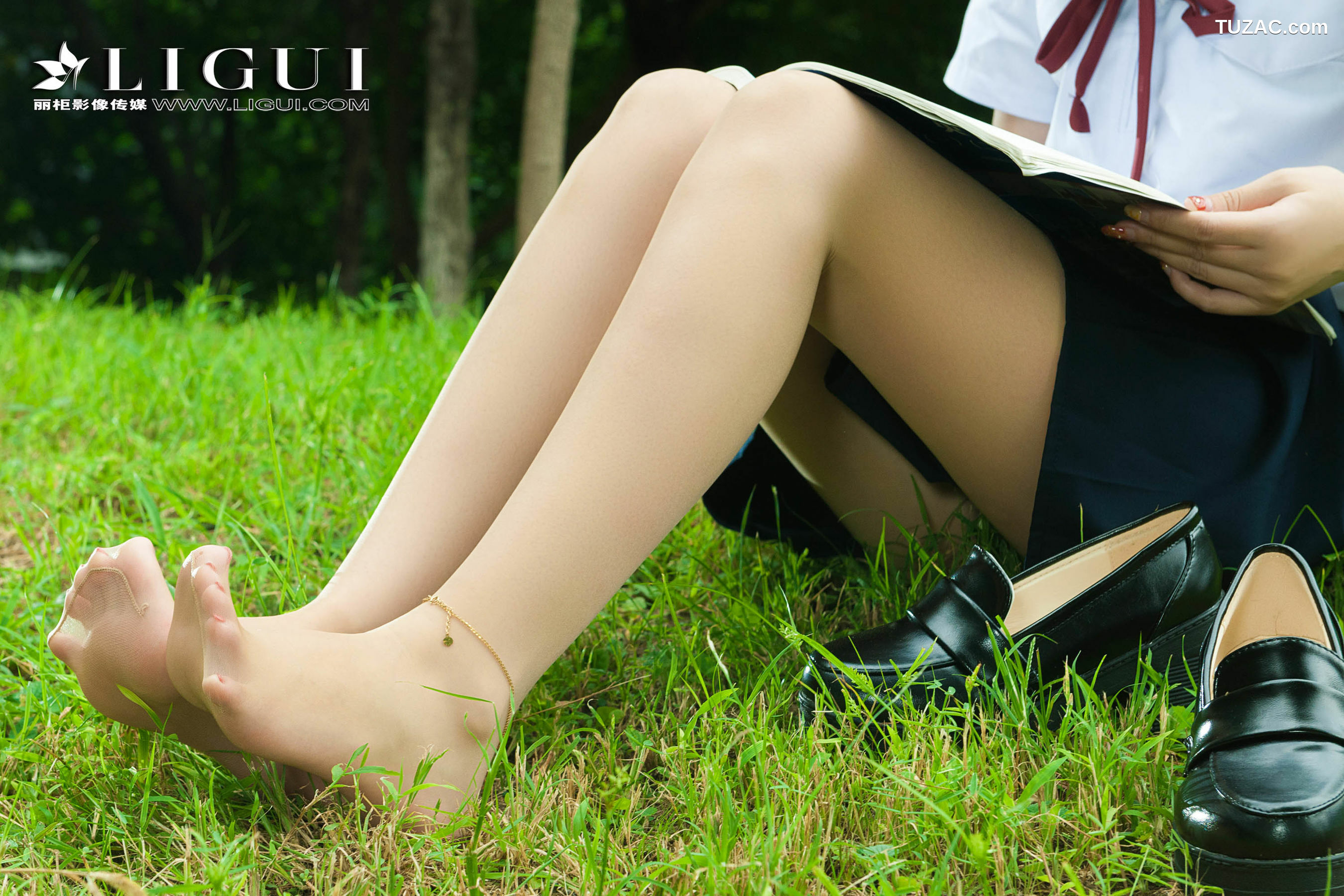 丽柜_足模Vicky《校花玉足》 写真集[73P]