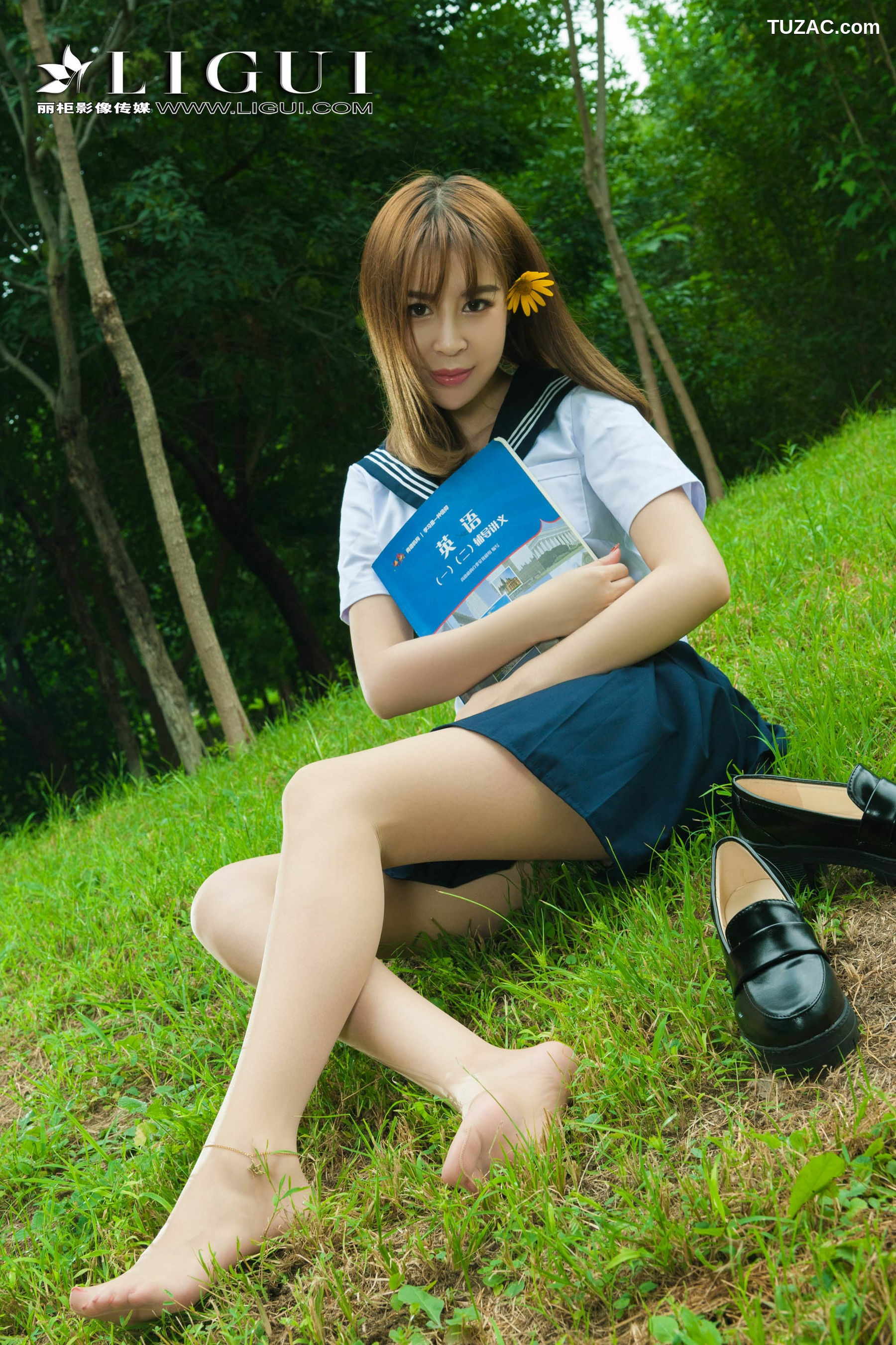 丽柜_足模Vicky《校花玉足》 写真集[73P]