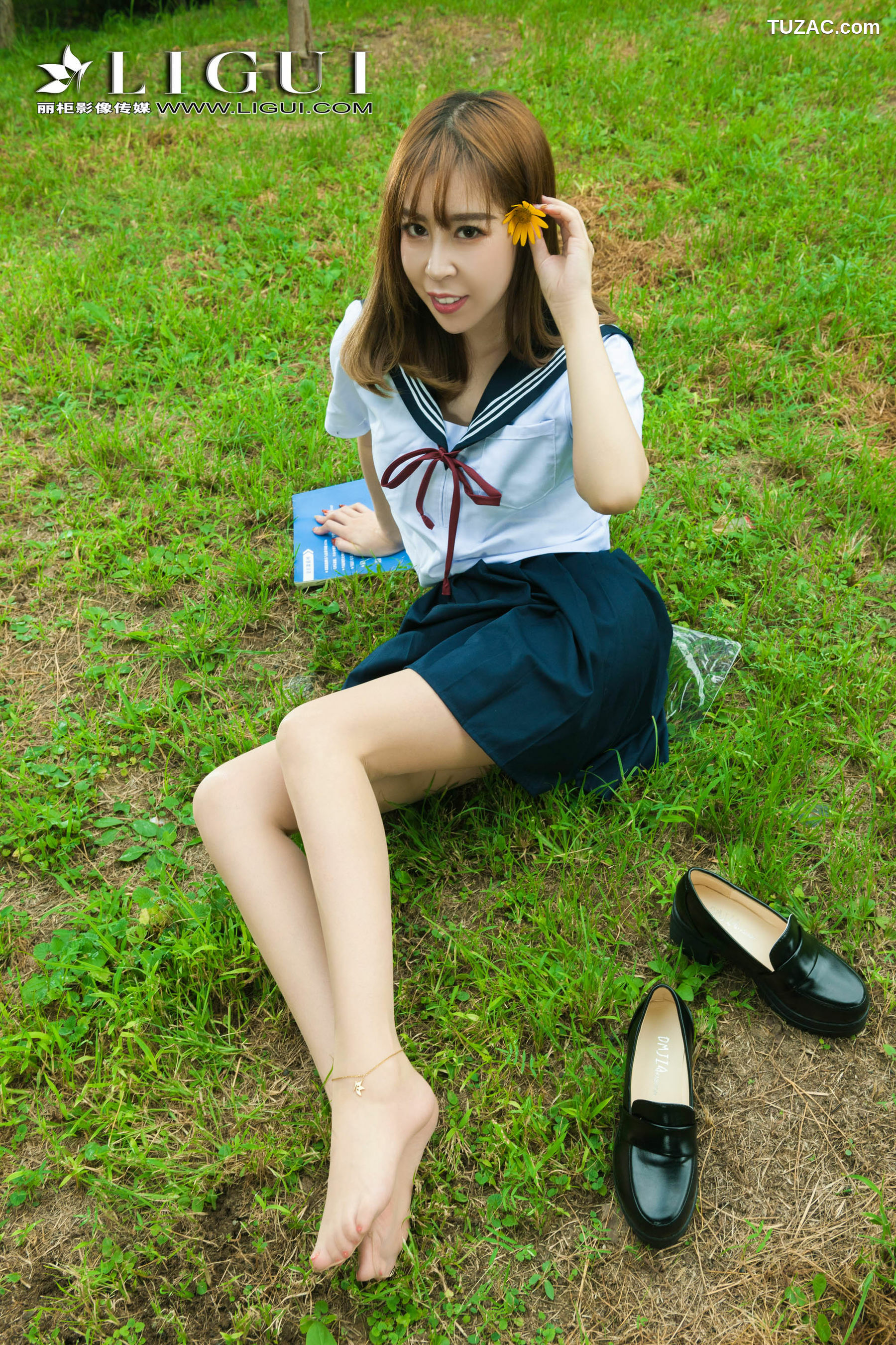 丽柜_足模Vicky《校花玉足》 写真集[73P]