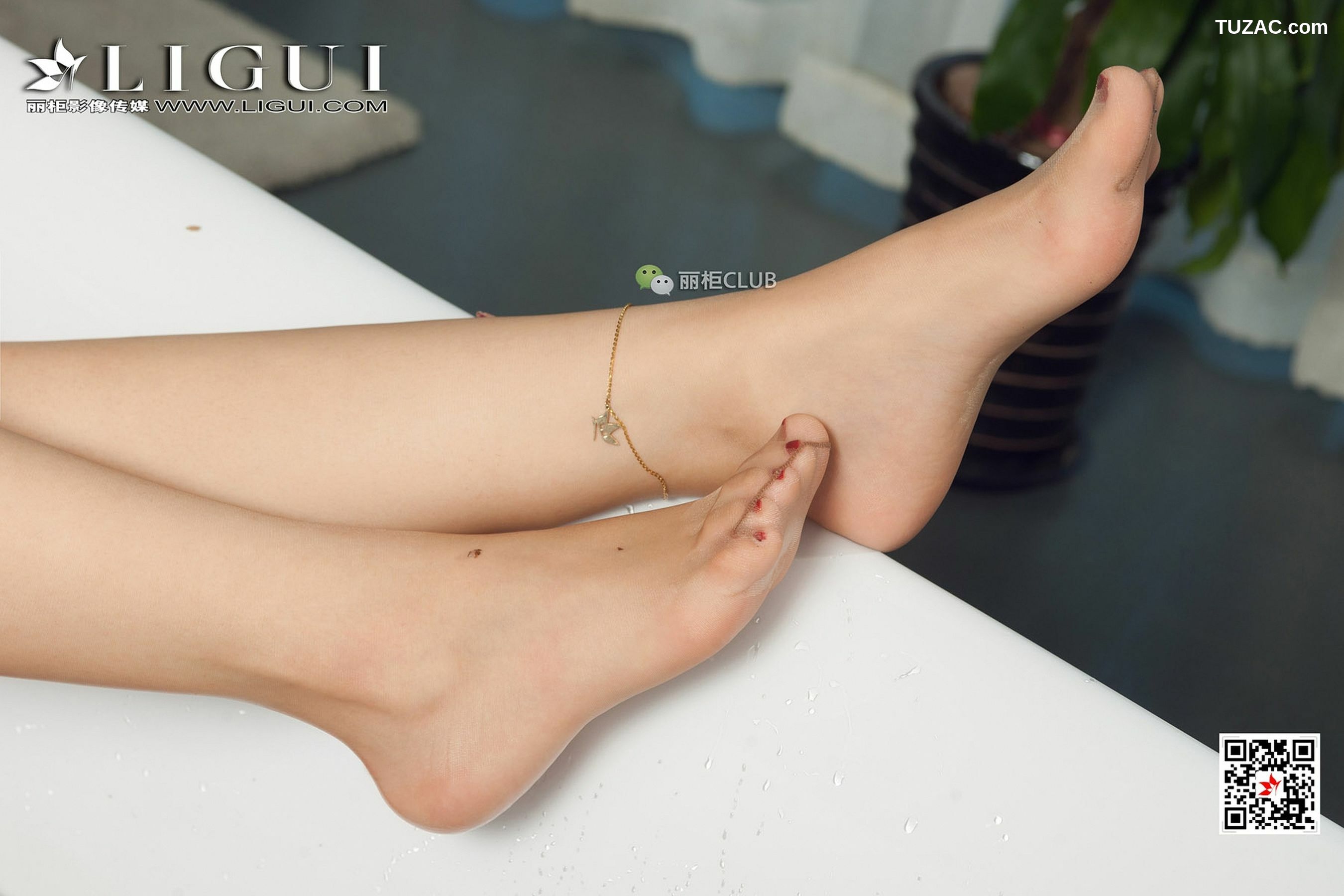 丽柜_足模Yoki《私房丝足》 写真集[51P]