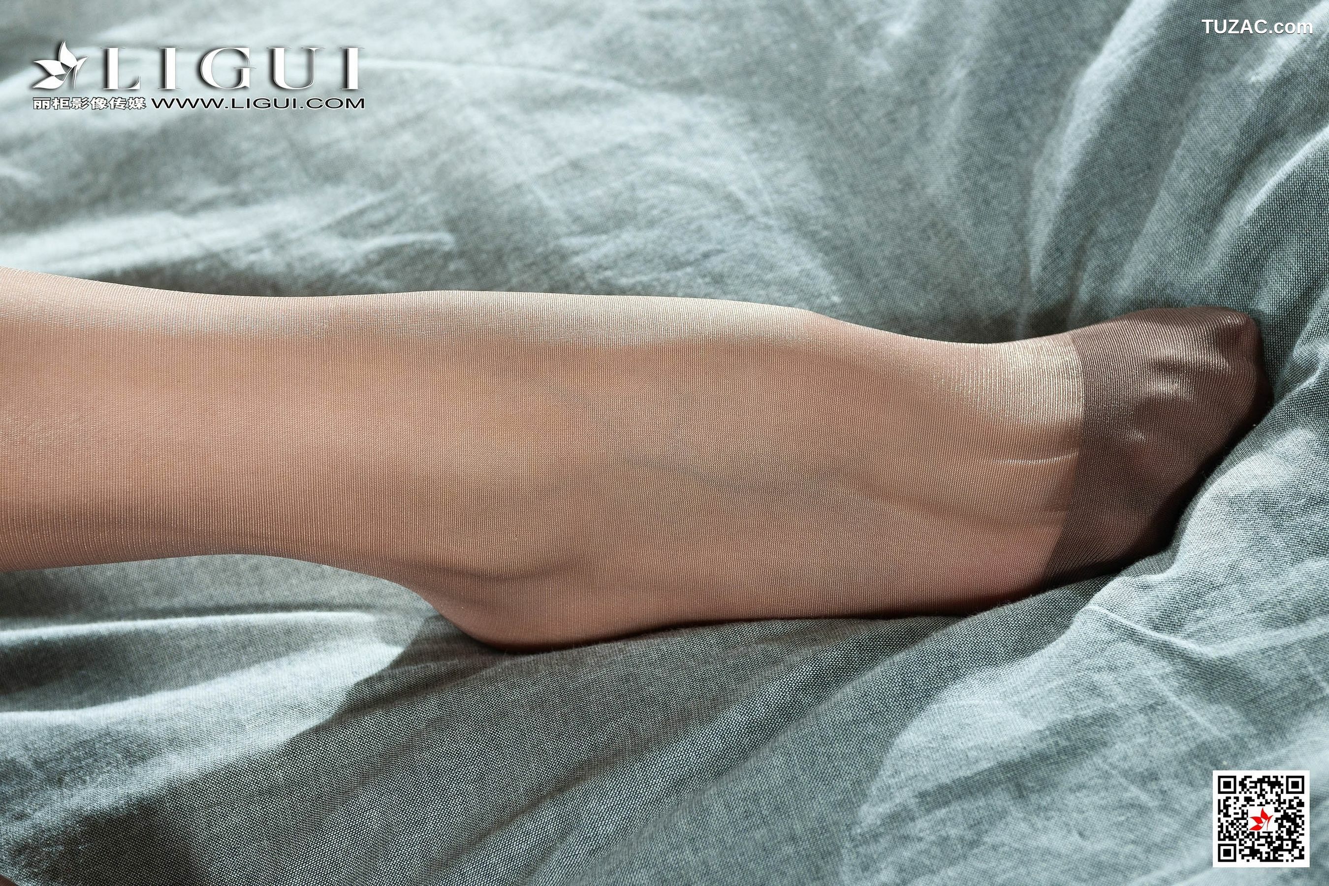 丽柜_钟情《白衬衫灰丝女神》 写真集[81P]