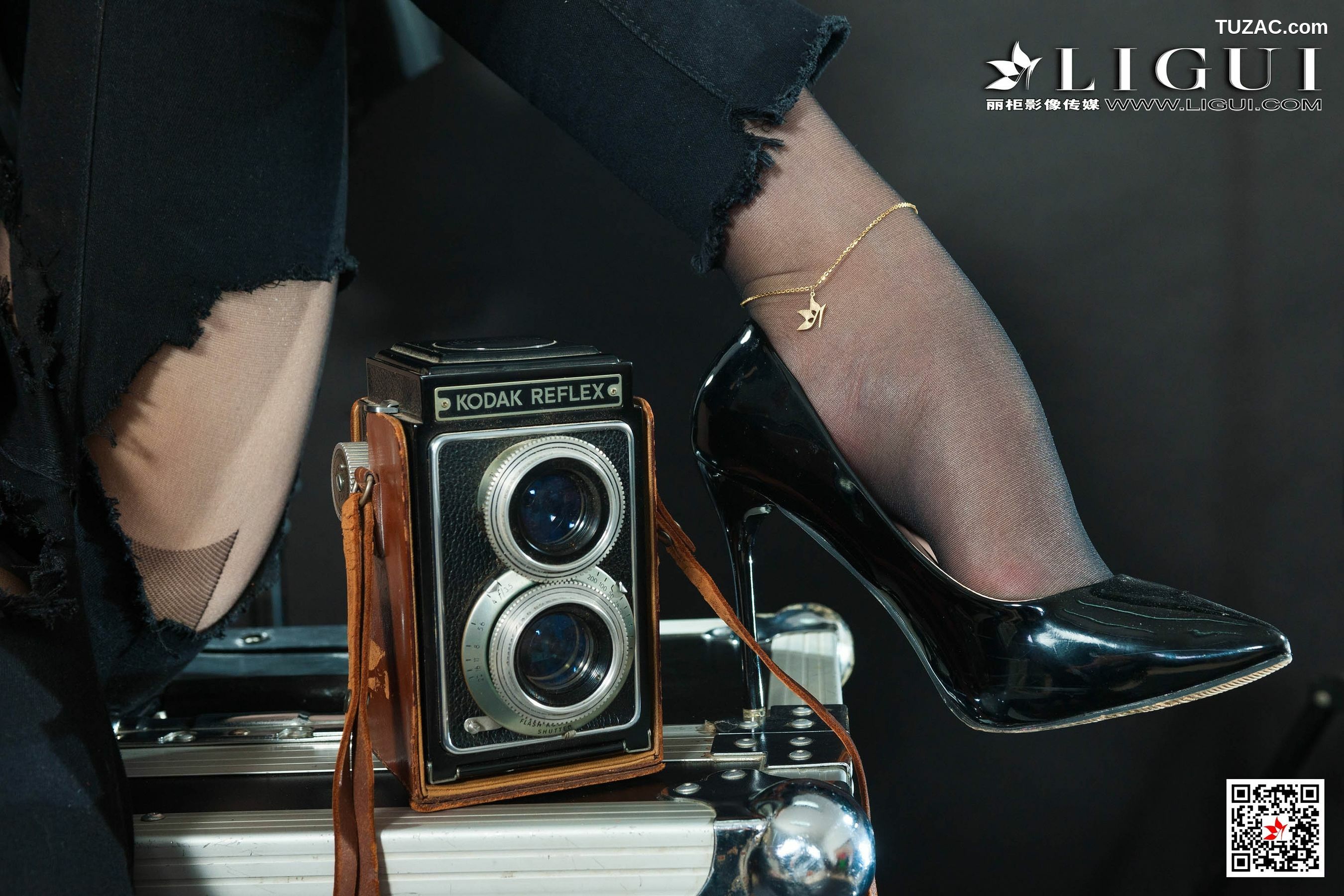 丽柜_钟情《破洞牛仔黑丝OL》 写真集[79P]