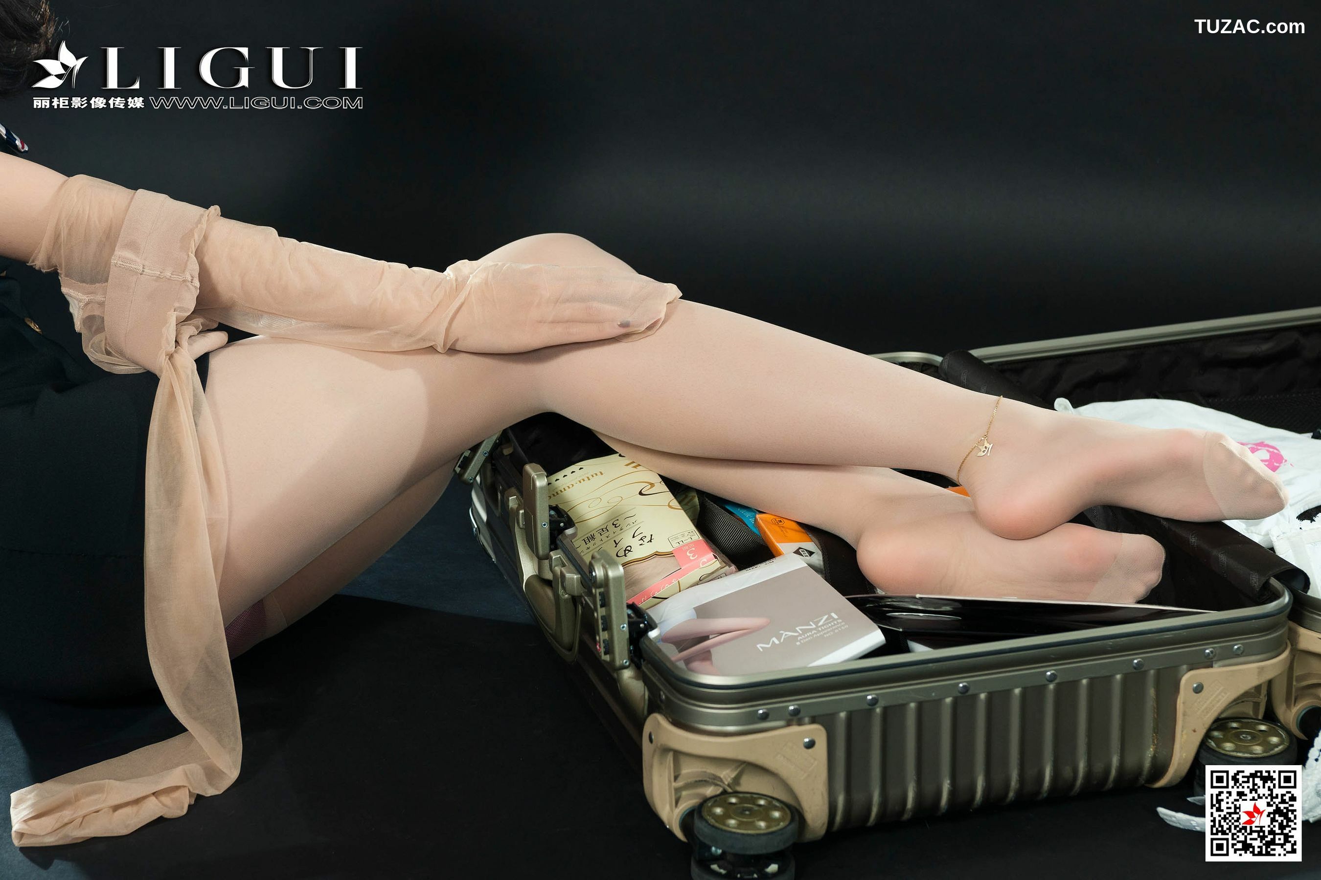 丽柜_钟情《空姐丝足美腿》 网络丽人 写真集[74P]