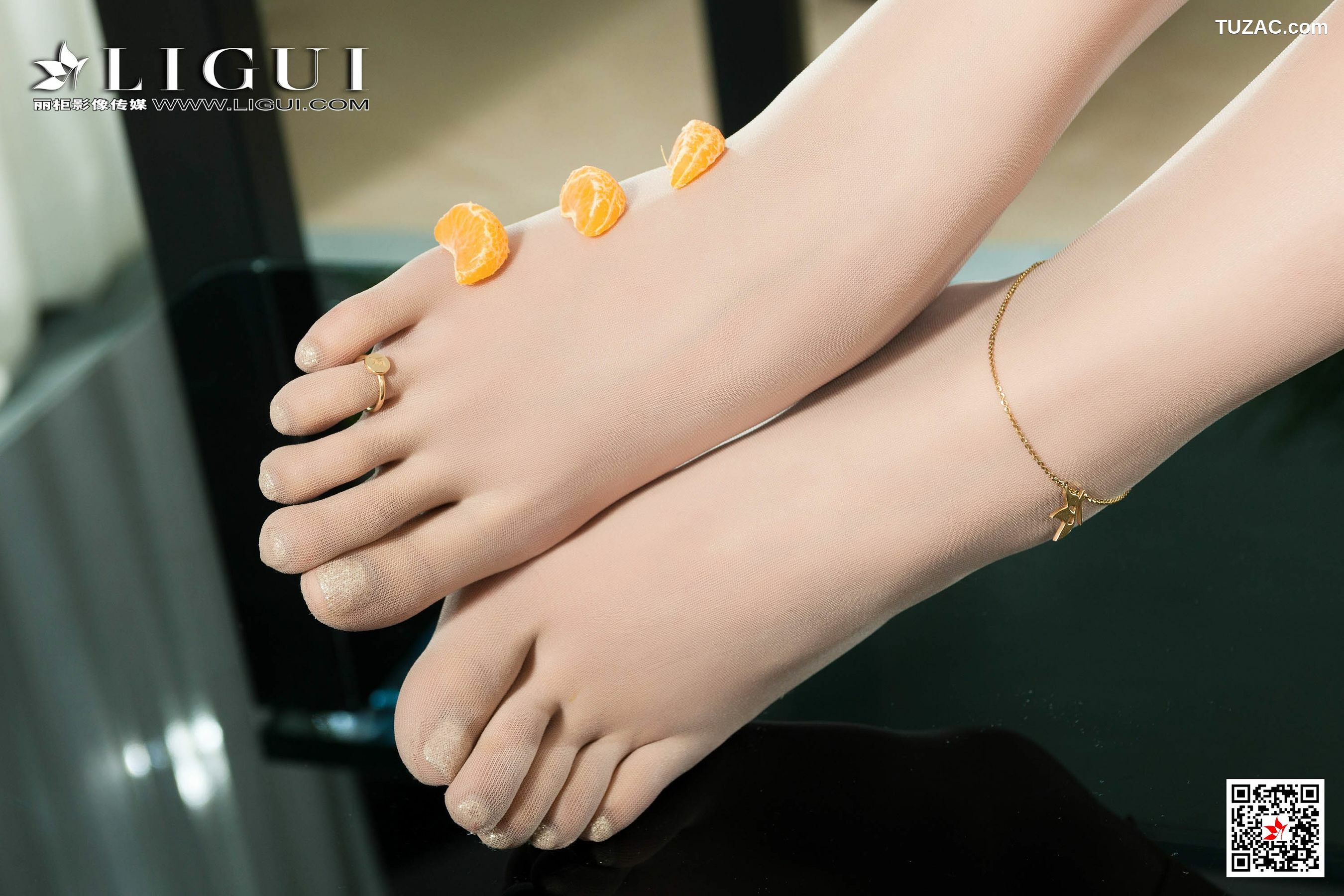 丽柜_钟情《香吻丝足》 写真集[57P]