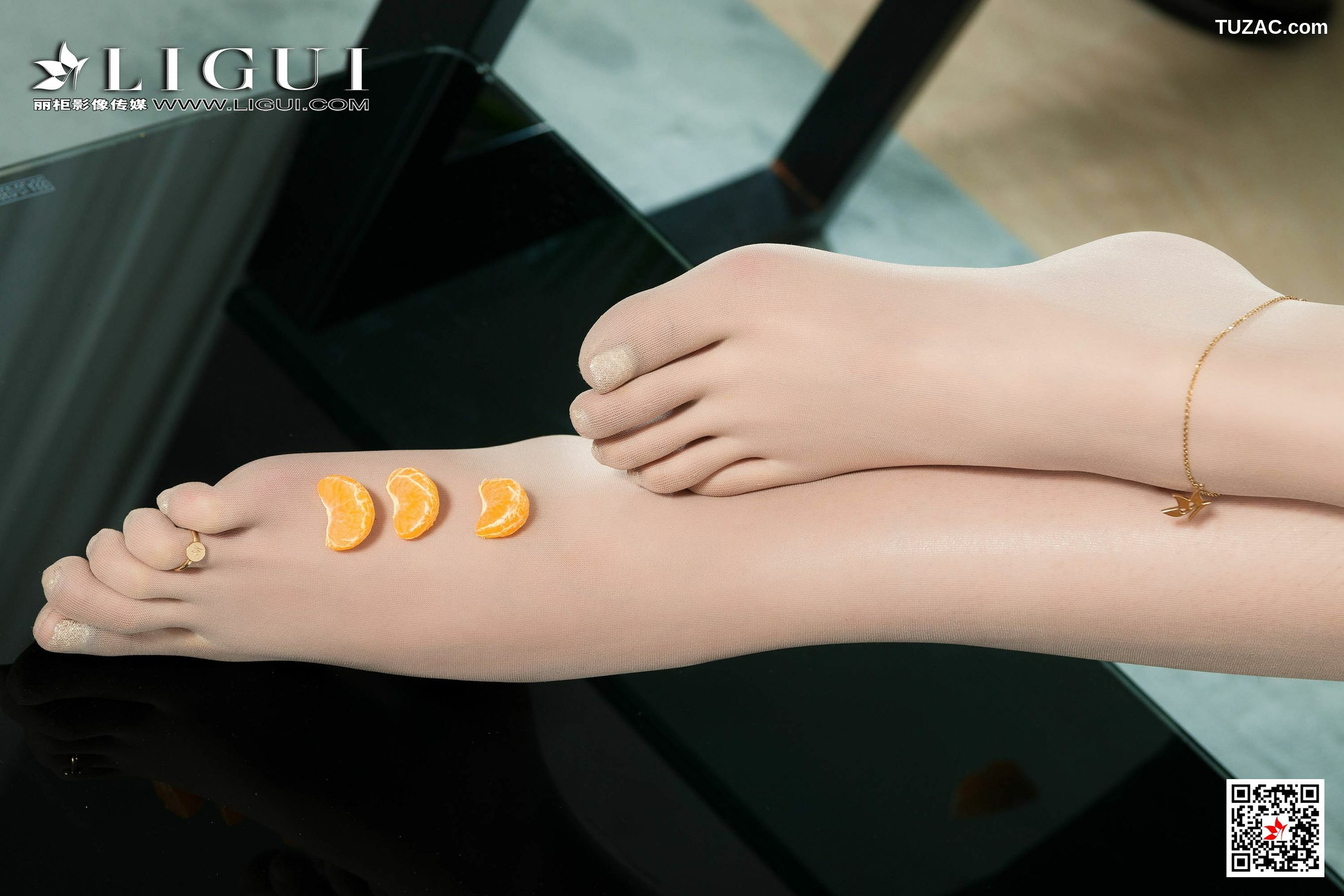 丽柜_钟情《香吻丝足》 写真集[57P]