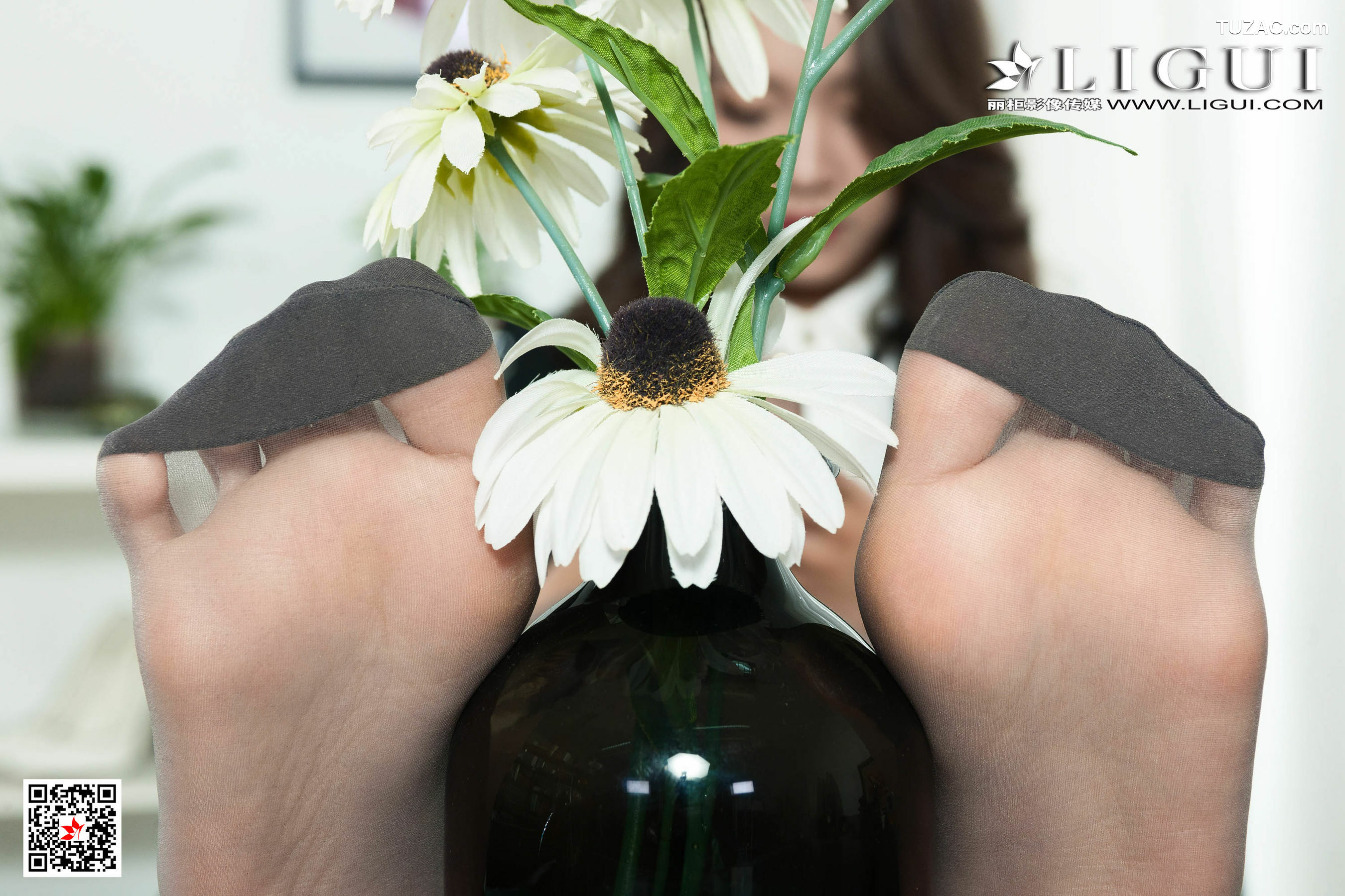 丽柜_钟晴 《莲丝俏文秘》  写真集[72P]