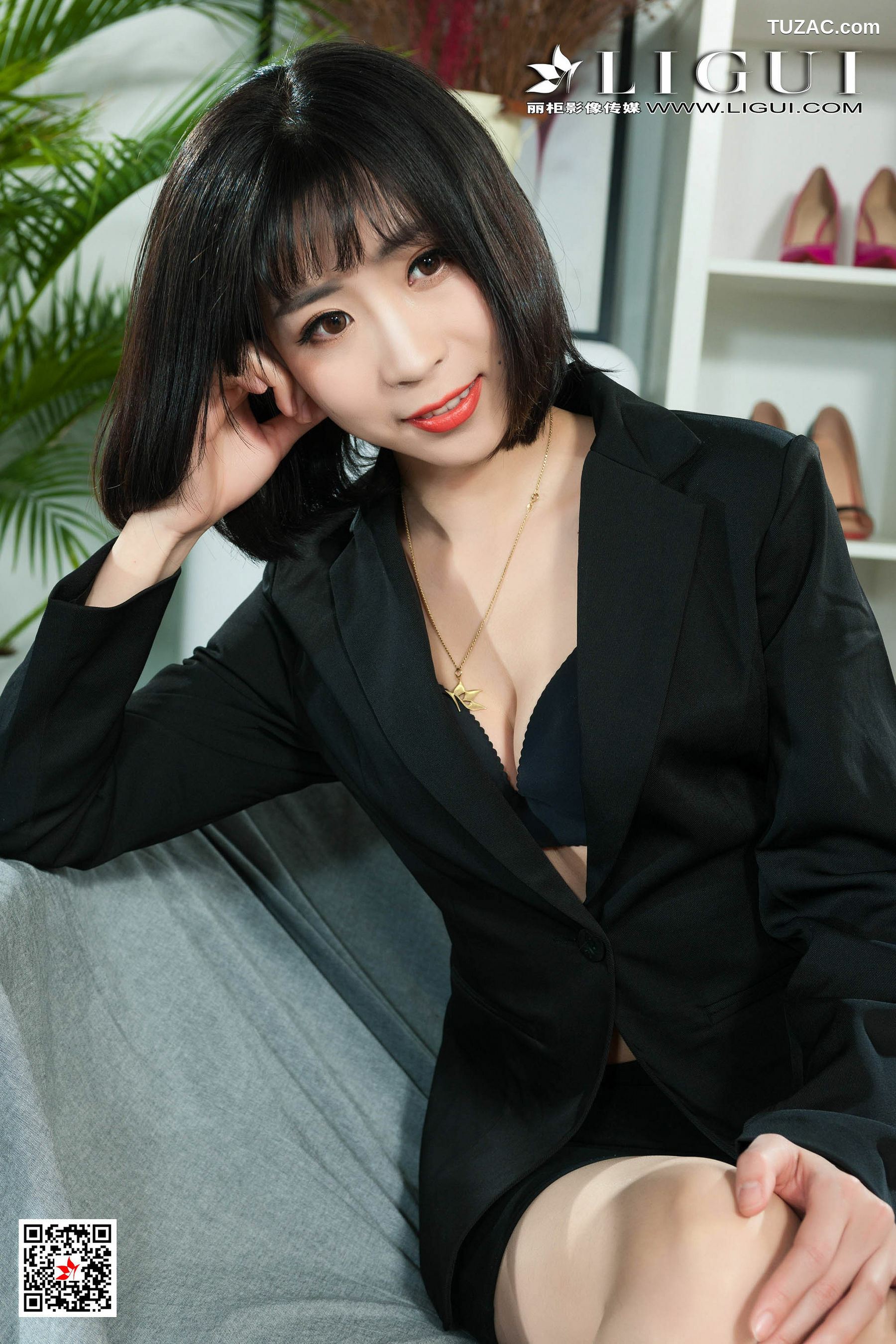丽柜_阿笙《西装OL女郎丝足》 写真集[49P]