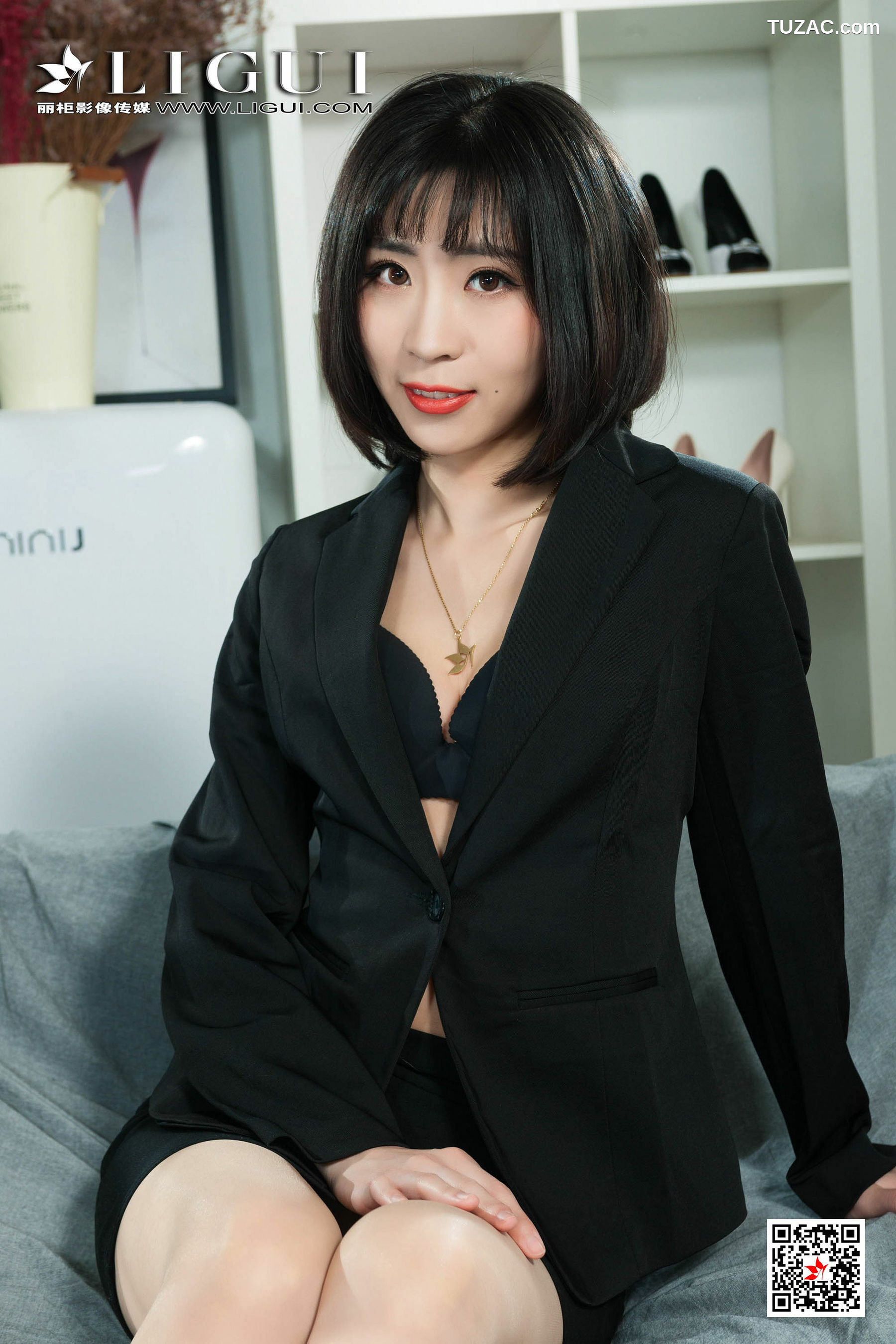 丽柜_阿笙《西装OL女郎丝足》 写真集[49P]