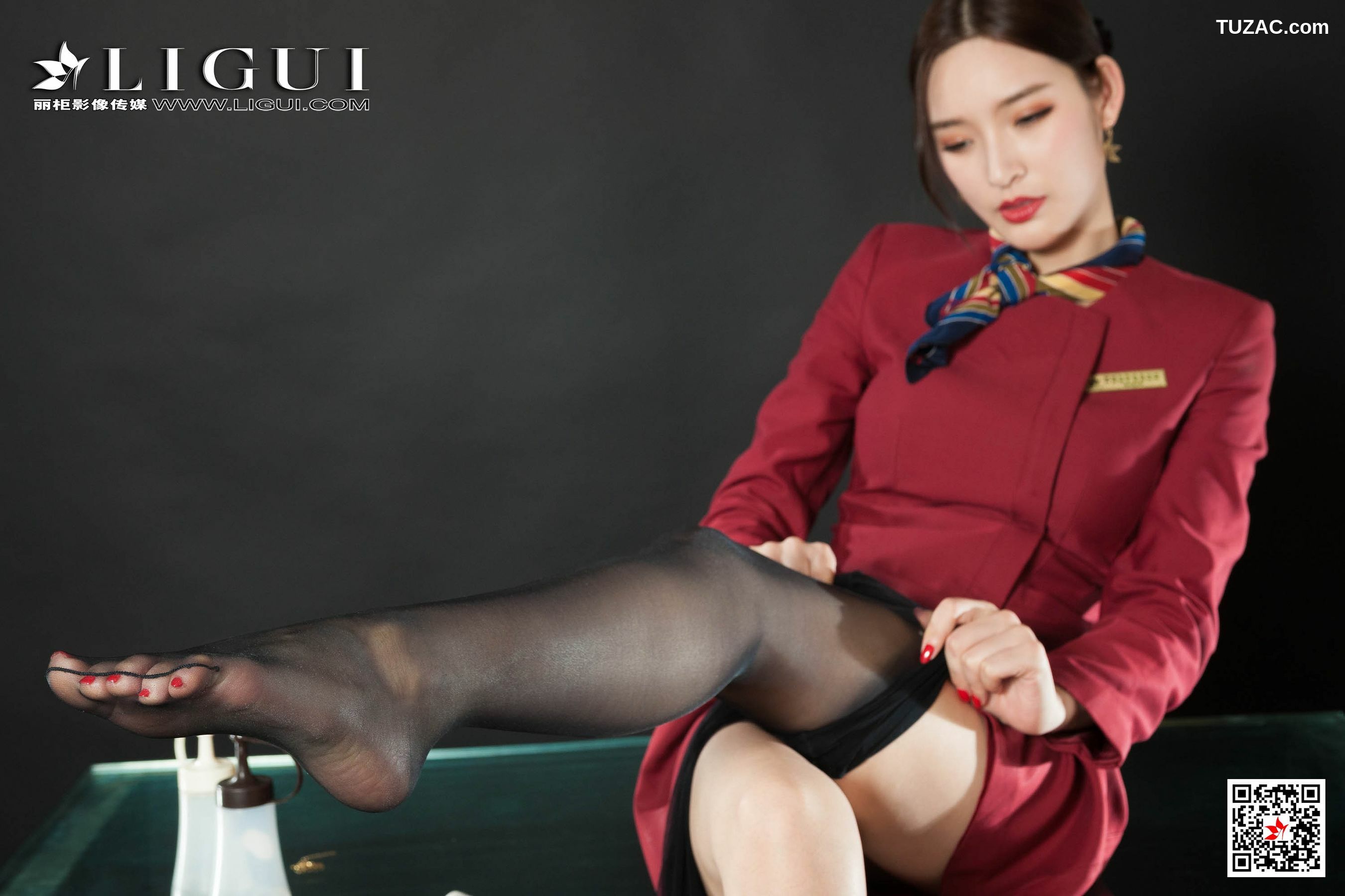 丽柜_雪糕《极品黑丝空姐丝足》 写真集[100P]