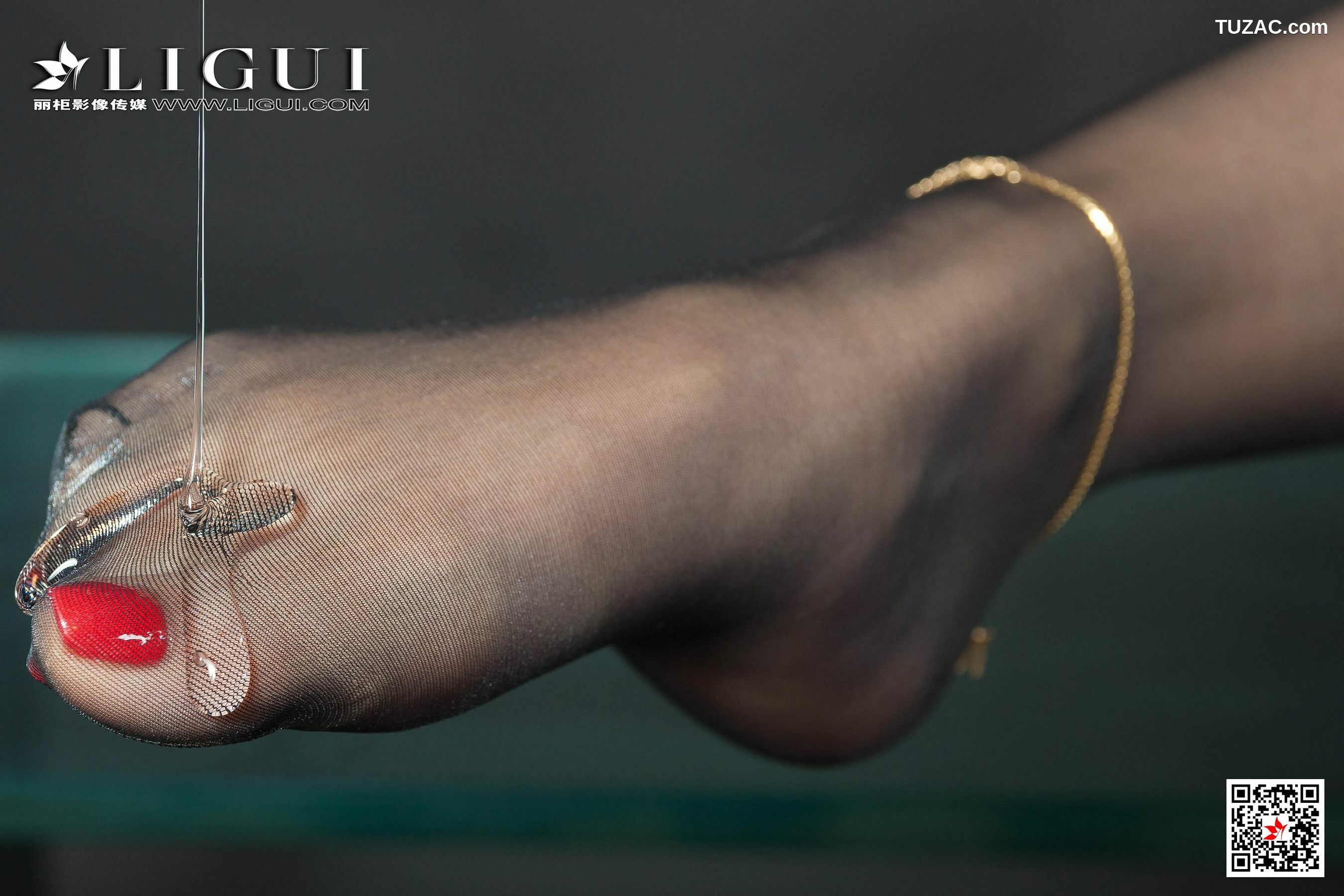 丽柜_雪糕《极品黑丝空姐丝足》 写真集[100P]