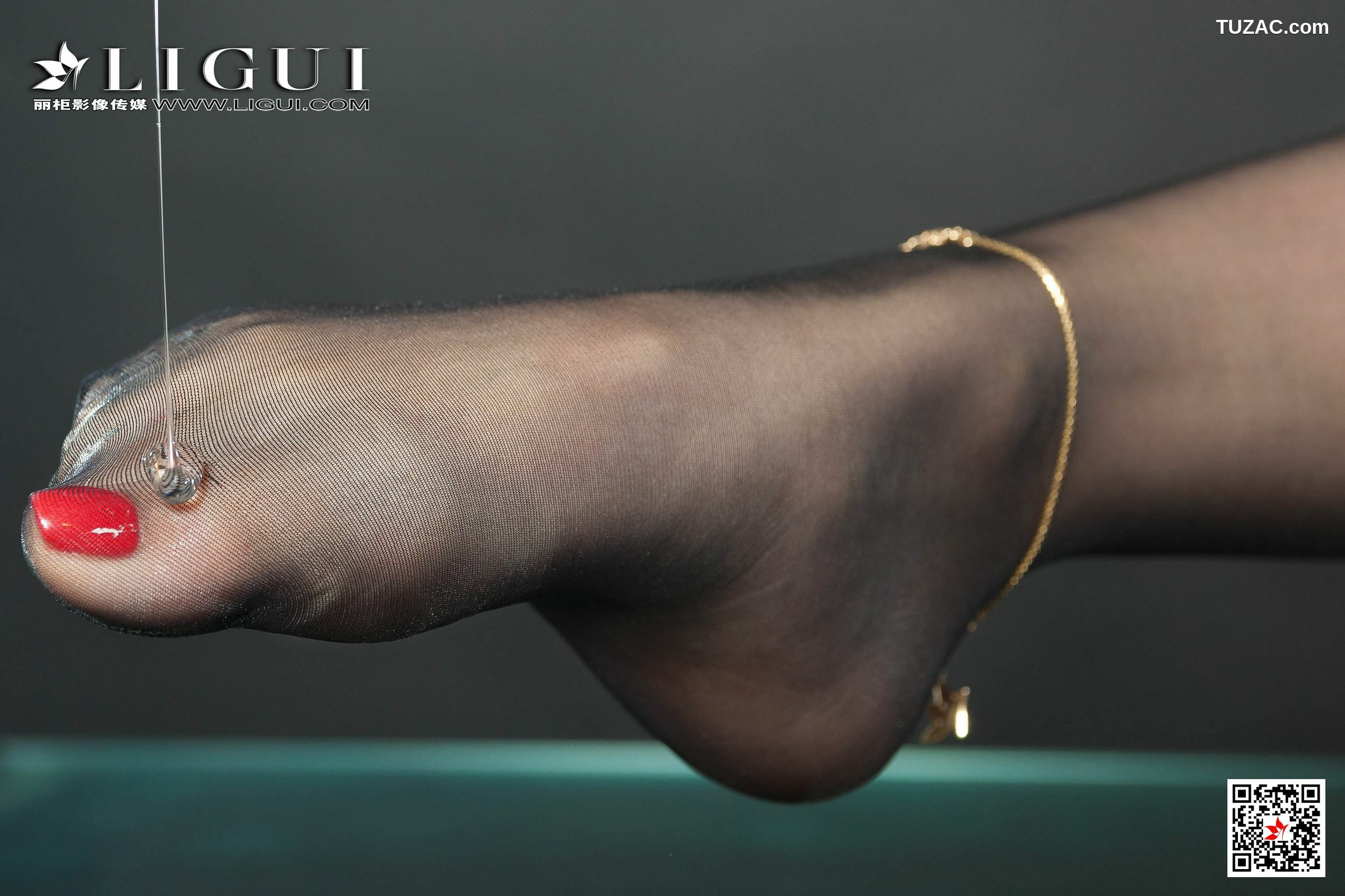 丽柜_雪糕《极品黑丝空姐丝足》 写真集[100P]