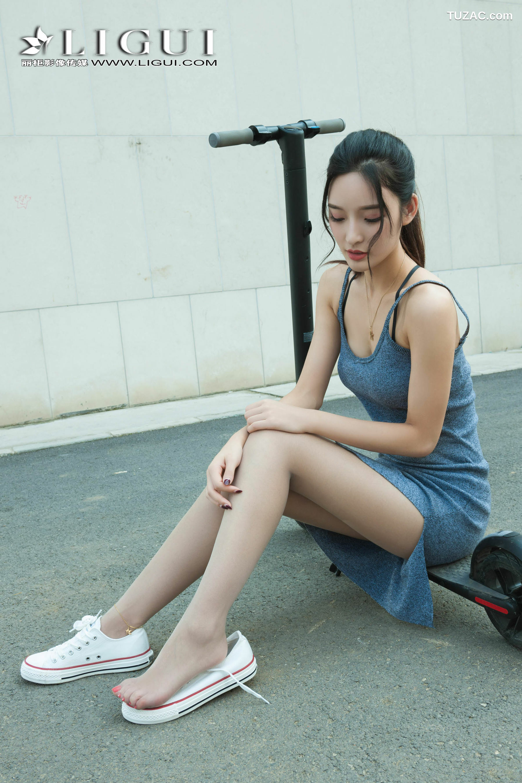 丽柜_雪糕《连衣裙+运动鞋美腿丝足》 写真集[53P]