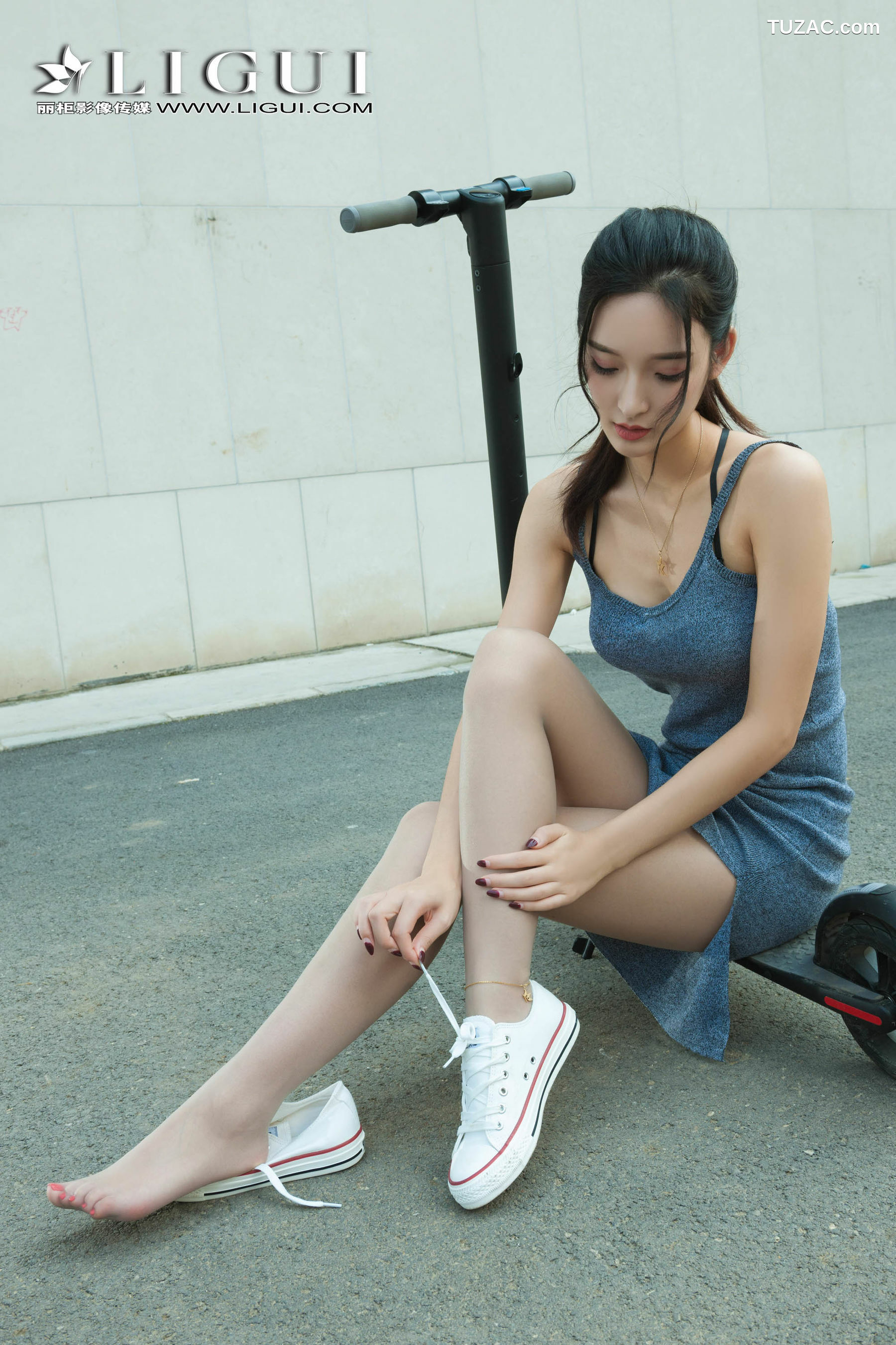 丽柜_雪糕《连衣裙+运动鞋美腿丝足》 写真集[53P]