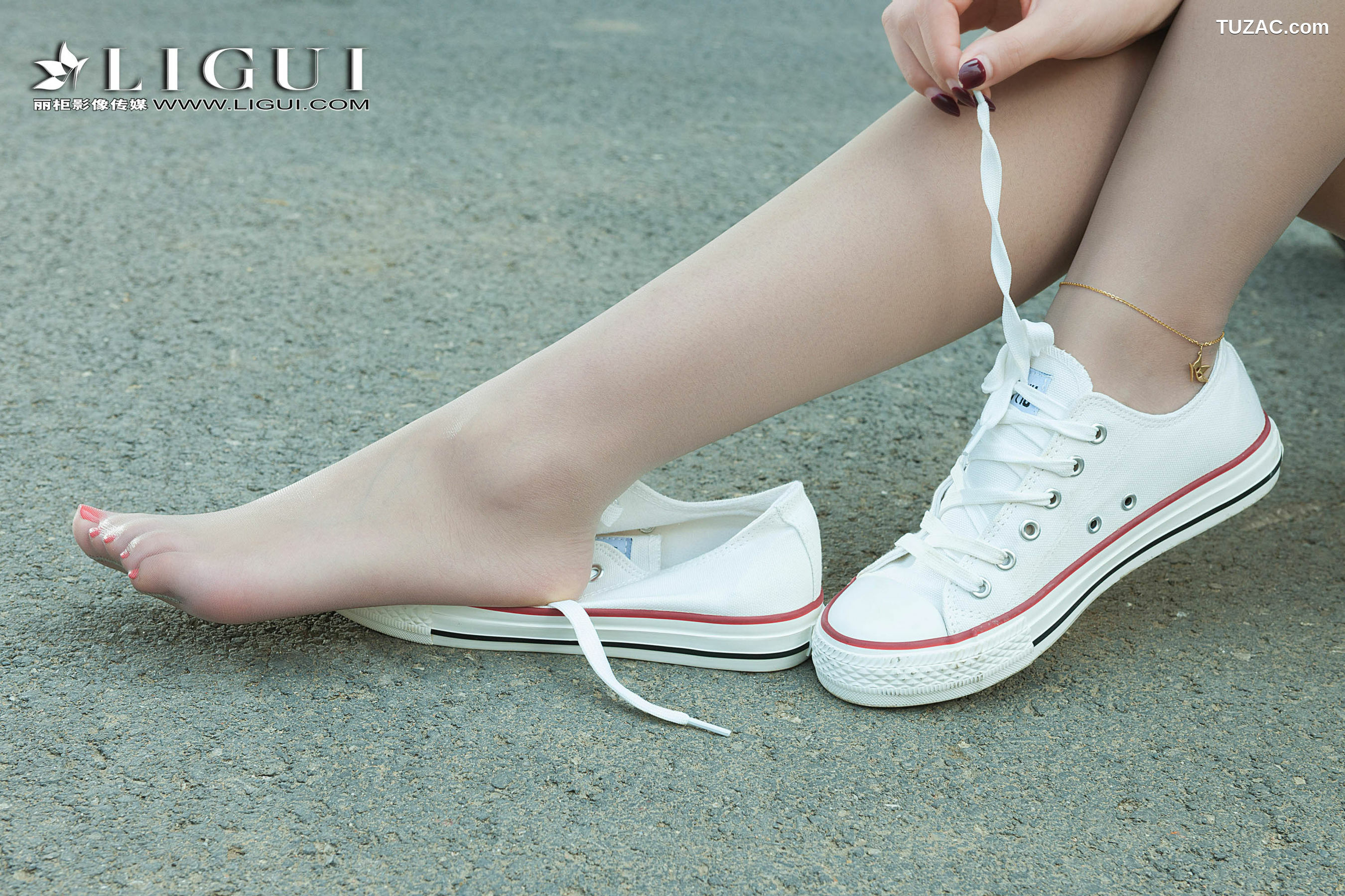 丽柜_雪糕《连衣裙+运动鞋美腿丝足》 写真集[53P]