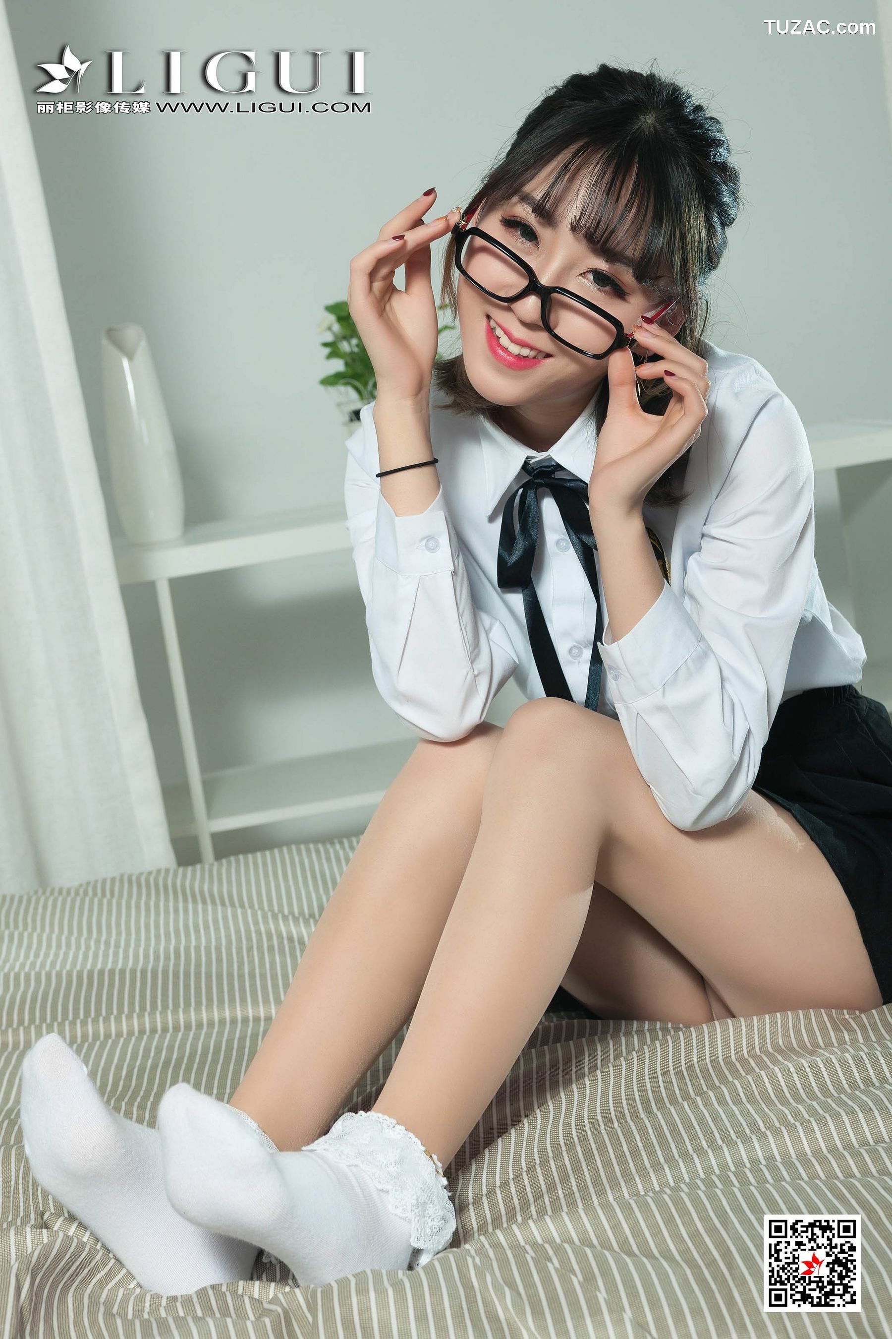 丽柜_鱼妹《短筒袜玉足》 网络丽人 写真集[90P]