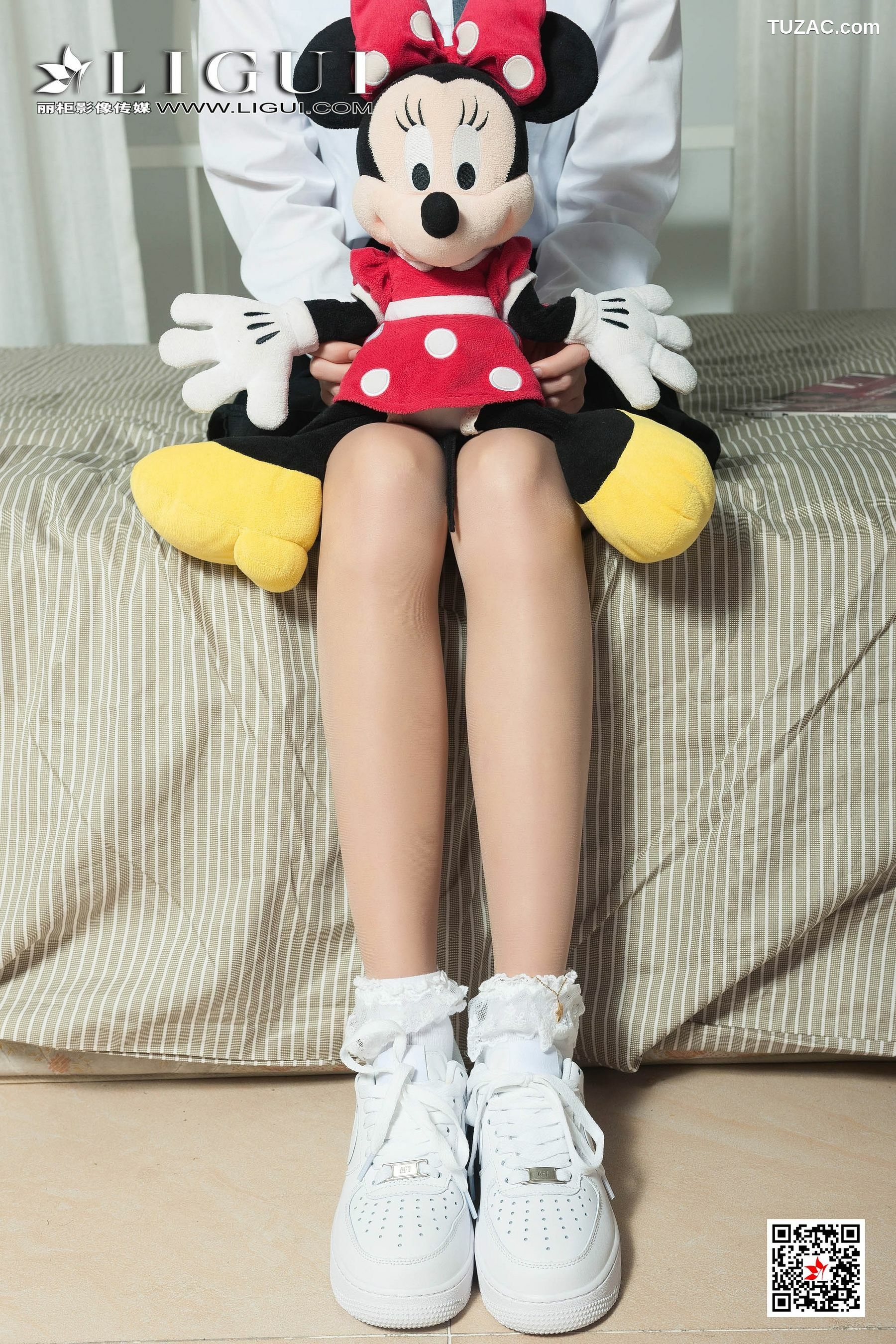 丽柜_鱼妹《短筒袜玉足》 网络丽人 写真集[90P]