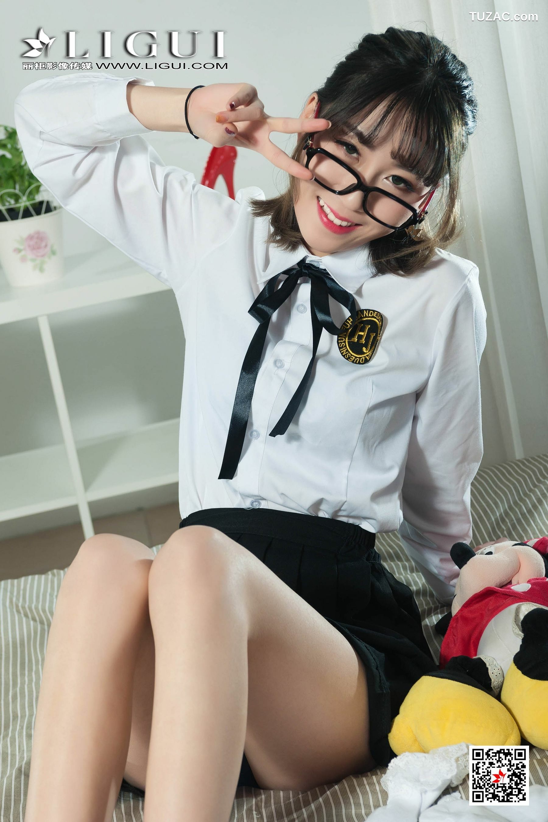 丽柜_鱼妹《短筒袜玉足》 网络丽人 写真集[90P]